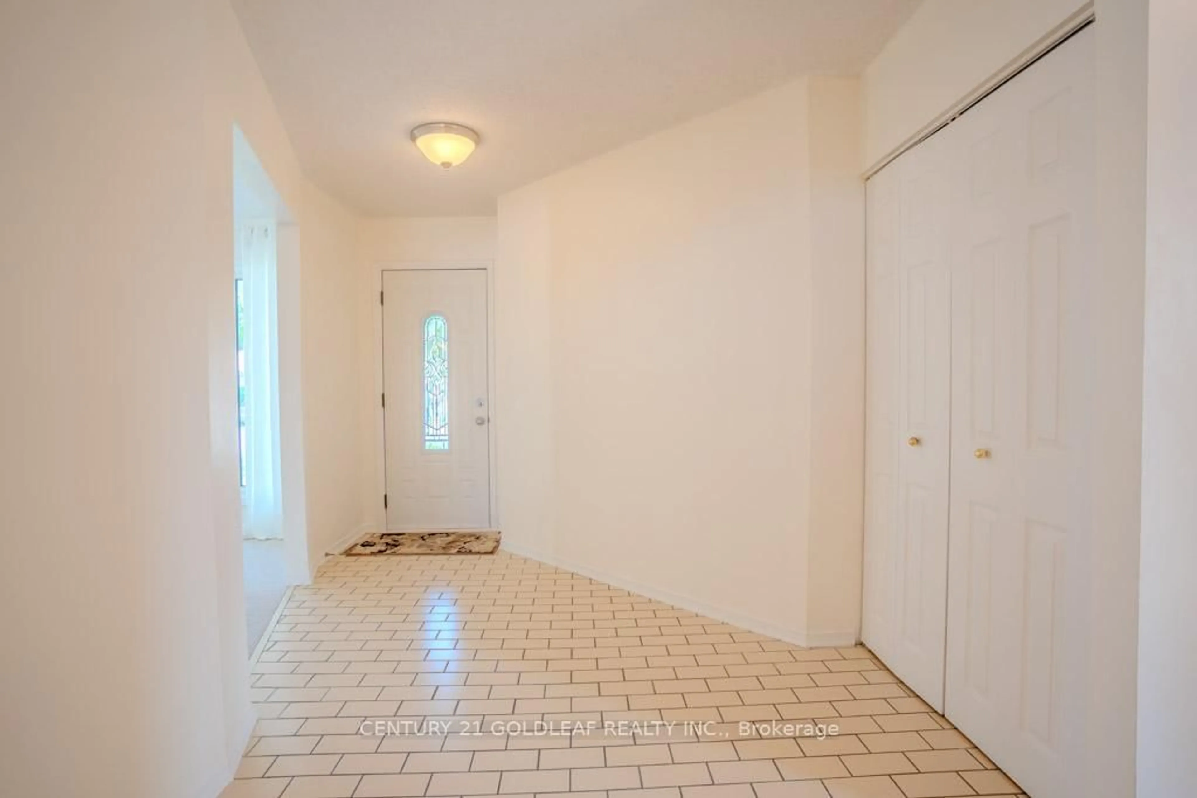 Indoor entryway for 612 Chenier Way, Ottawa Ontario K4A 1R1