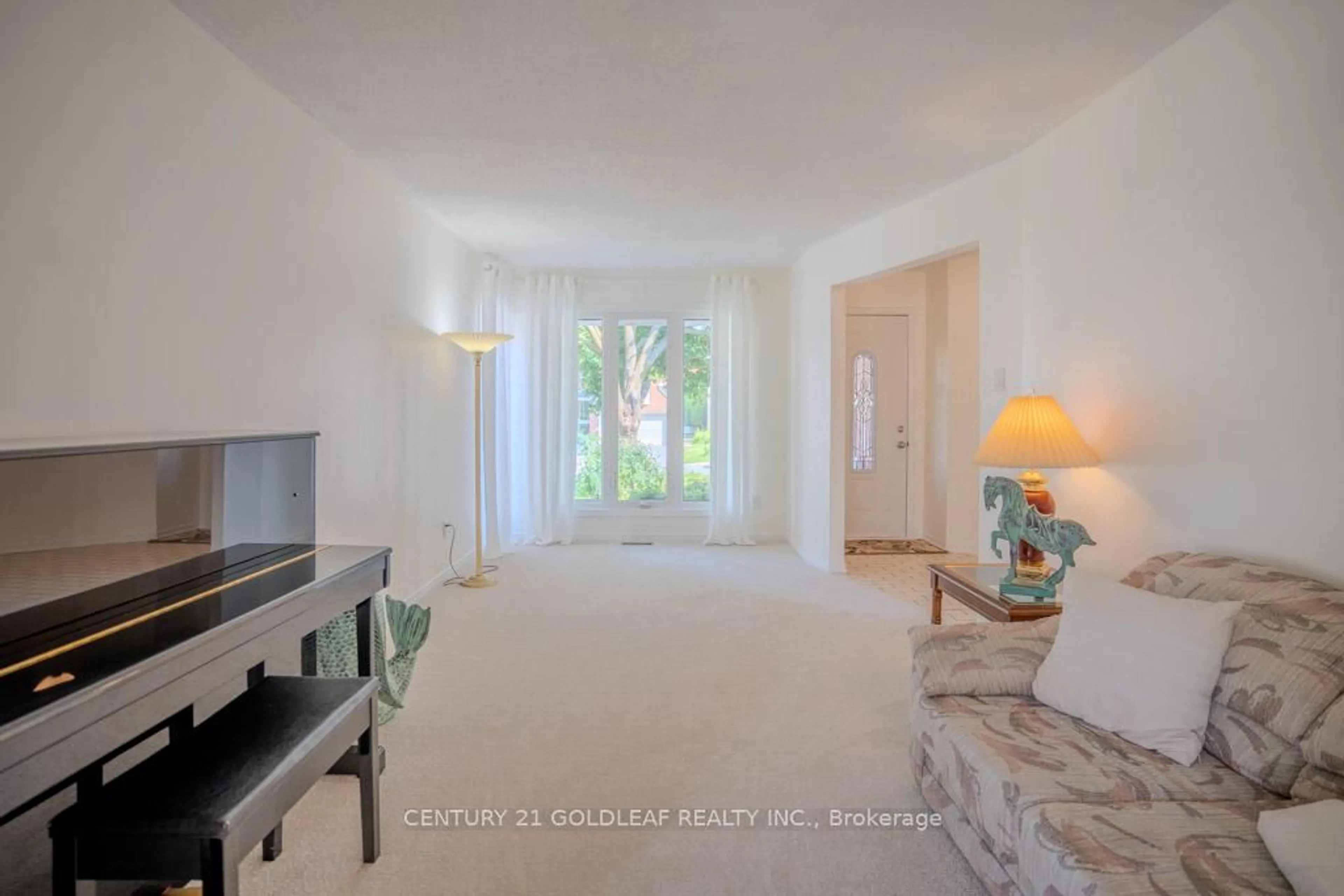 A pic of a room for 612 Chenier Way, Ottawa Ontario K4A 1R1