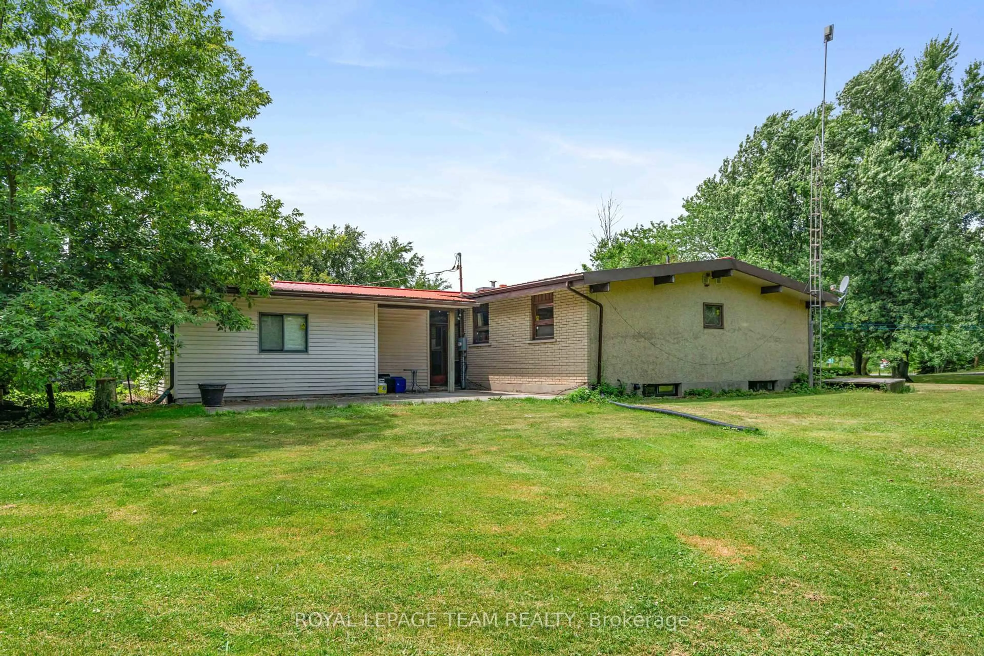 A pic from outside/outdoor area/front of a property/back of a property/a pic from drone, building for 1489 County 31 Rd, North Dundas Ontario K0C 2H0