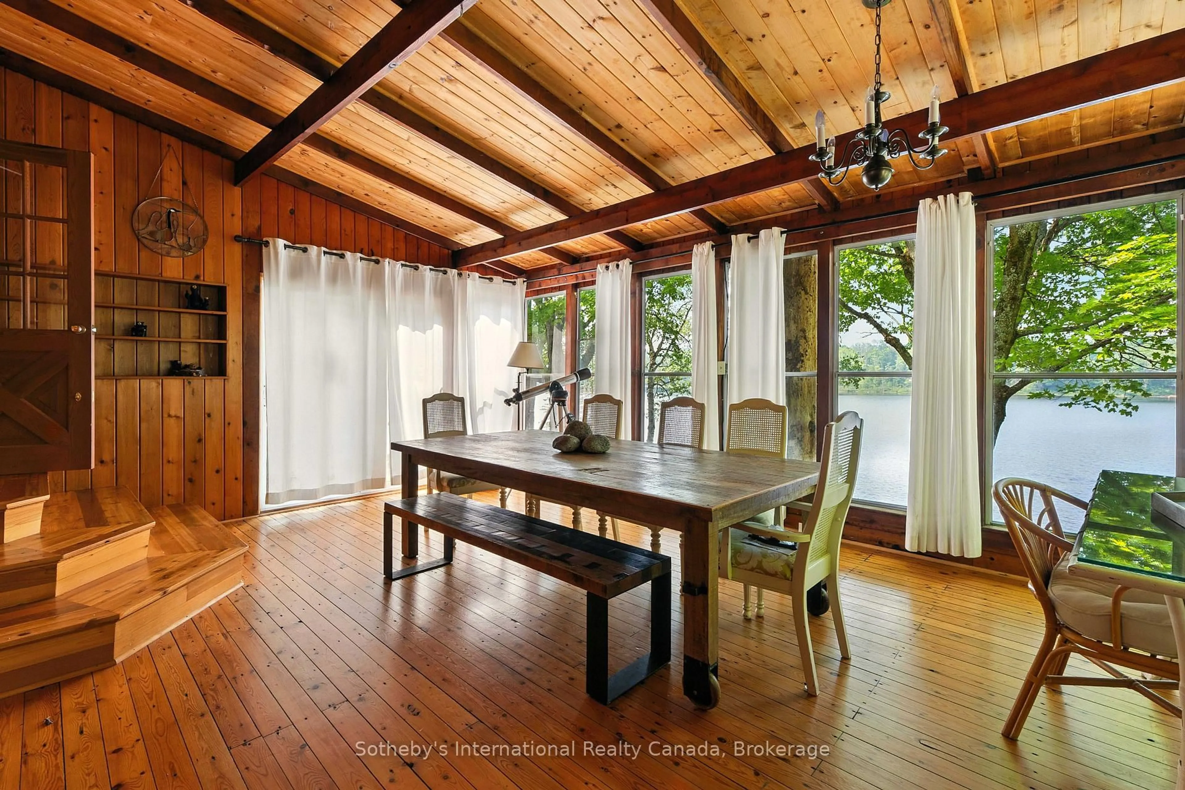 Dining room, wood/laminate floor for 1154 Ridge Rd, Muskoka Lakes Ontario P0C 1M0