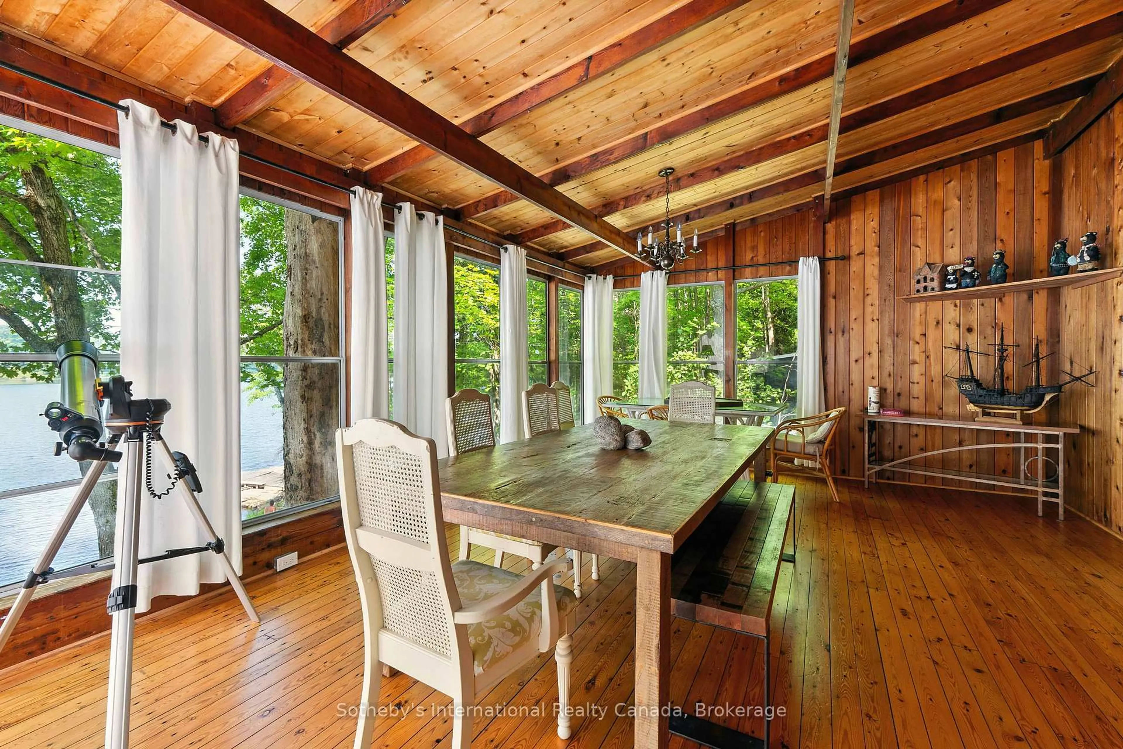 Dining room, wood/laminate floor for 1154 Ridge Rd, Muskoka Lakes Ontario P0C 1M0