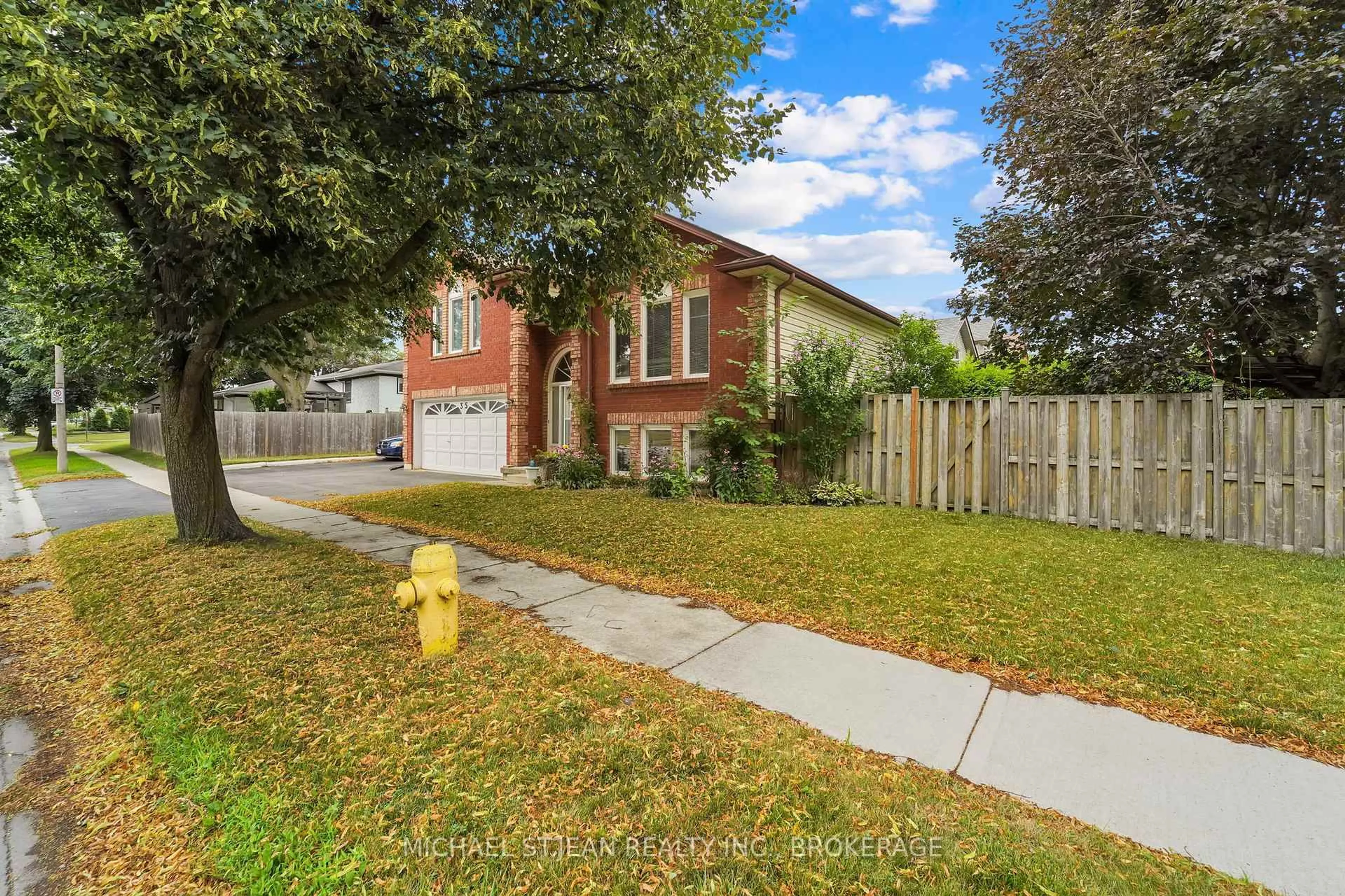 Home with brick exterior material, street for 35 Applewood Dr, Brantford Ontario N3R 7V9