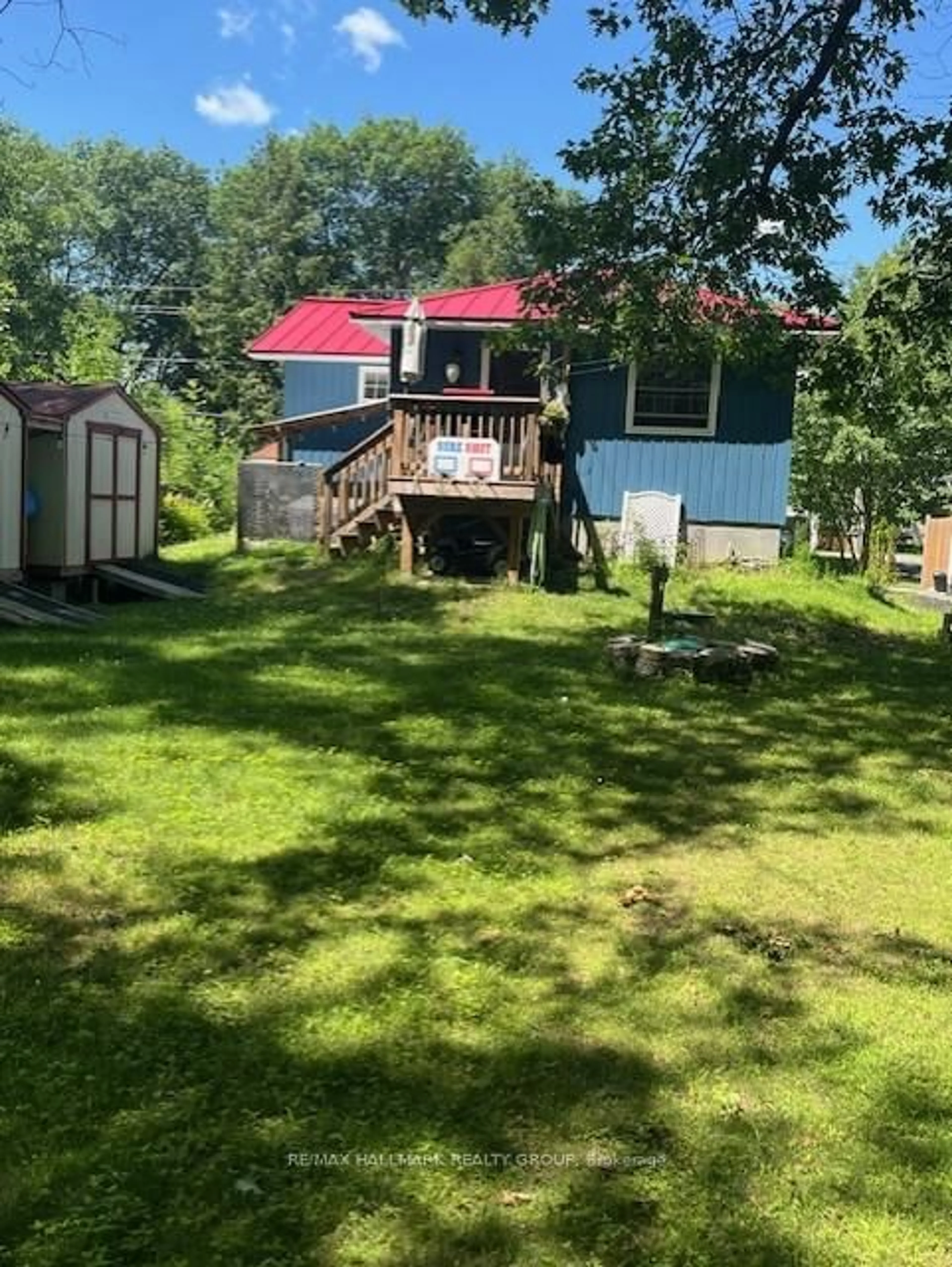A pic from outside/outdoor area/front of a property/back of a property/a pic from drone, water/lake/river/ocean view for 715 Bayview Dr, Ottawa Ontario K0A 3M0