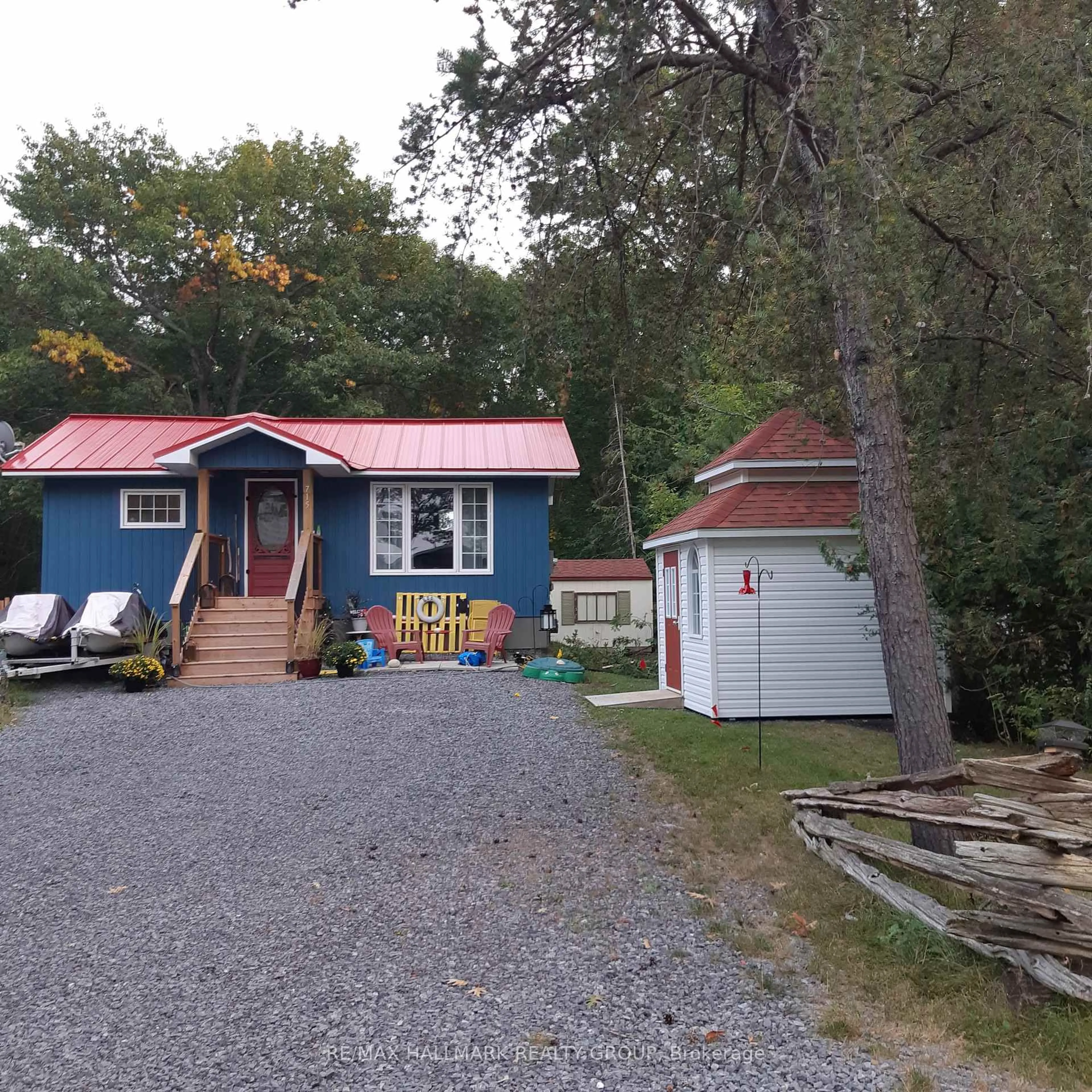 A pic from outside/outdoor area/front of a property/back of a property/a pic from drone, street for 715 Bayview Dr, Ottawa Ontario K0A 3M0