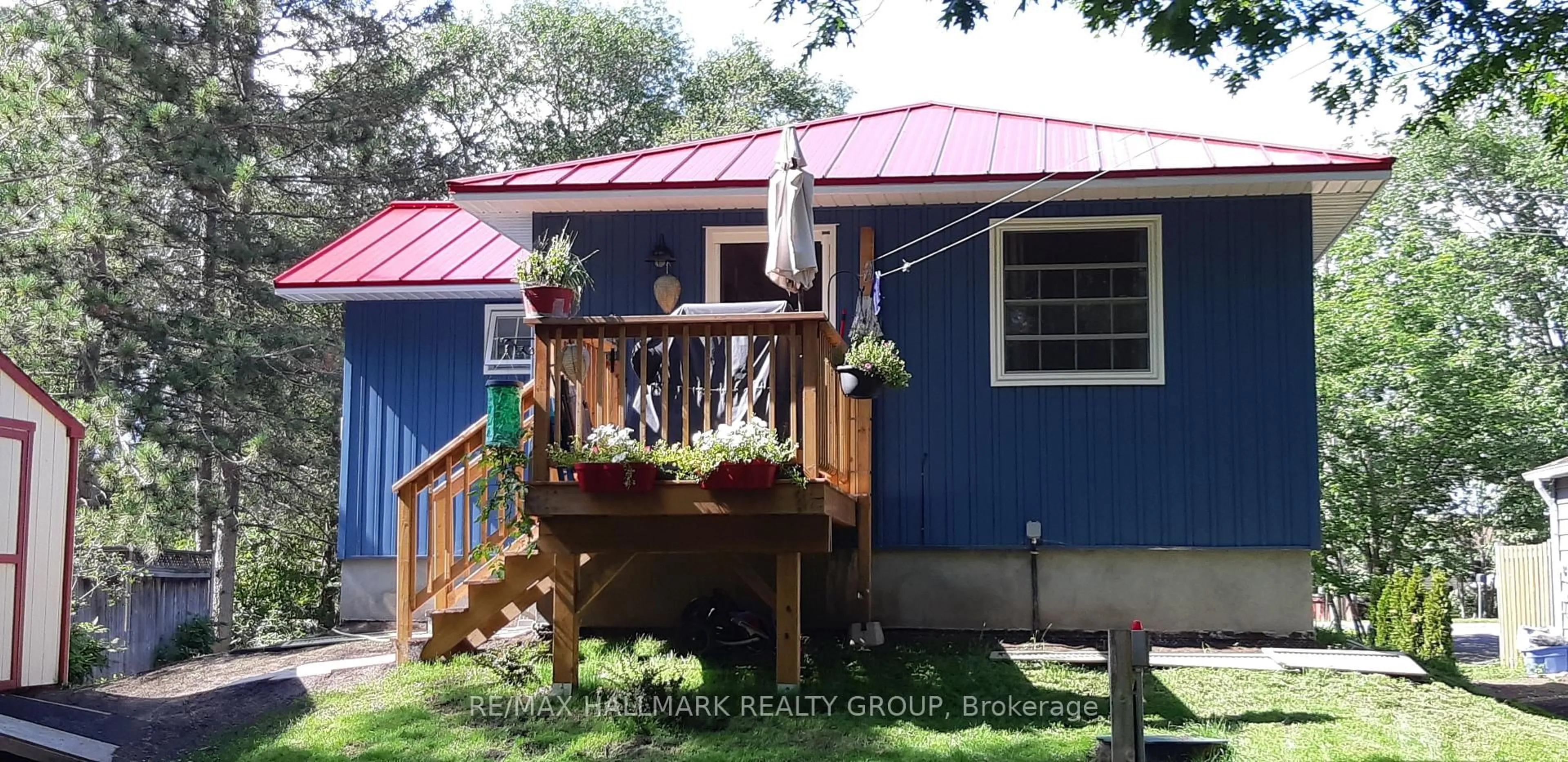 Home with vinyl exterior material, building for 715 Bayview Dr, Ottawa Ontario K0A 3M0