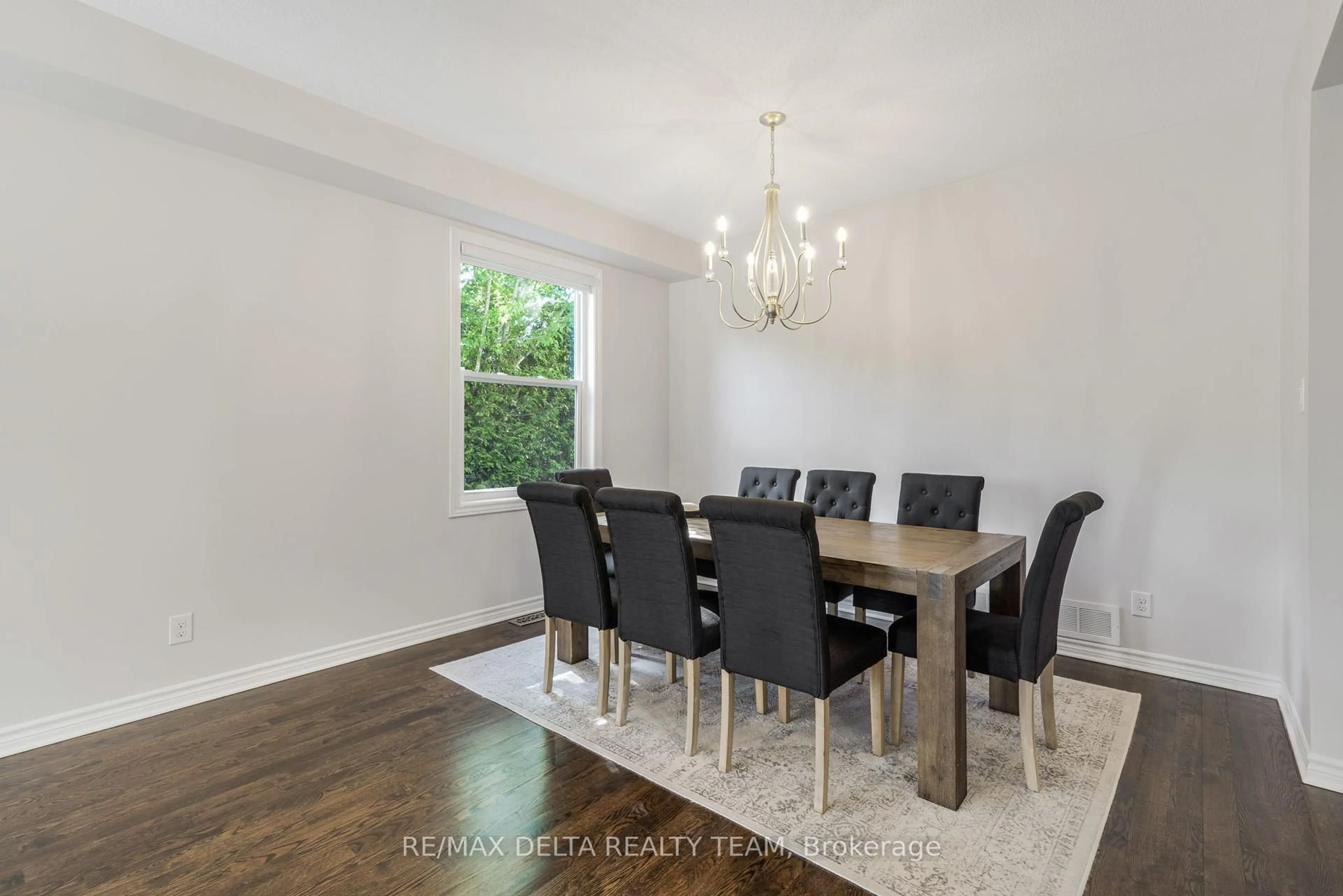 Dining room, wood/laminate floor for 227 Hillpark High St, Ottawa Ontario K1W 0B5
