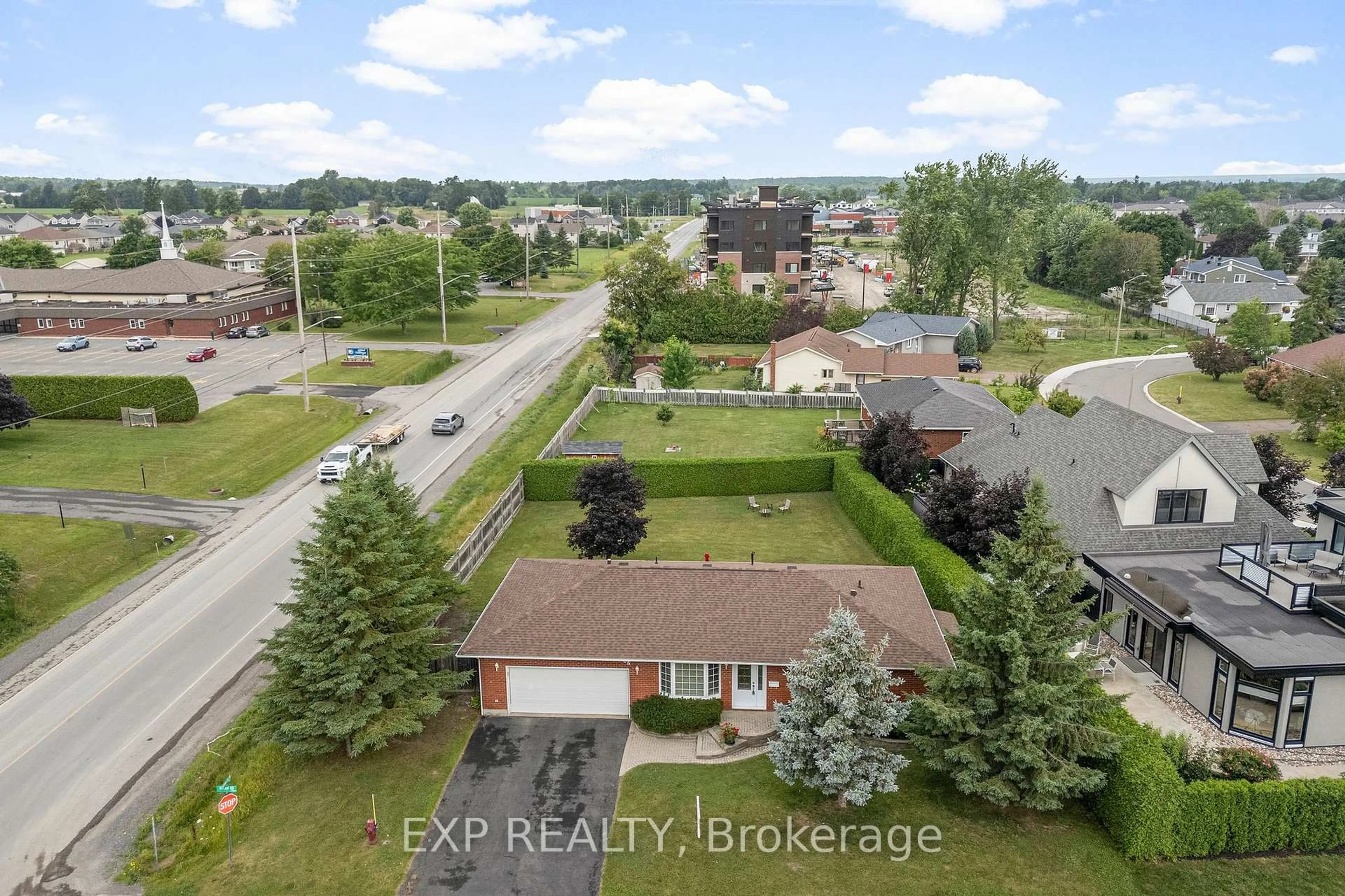 A pic from outside/outdoor area/front of a property/back of a property/a pic from drone, street for 265 Allan Dr, Arnprior Ontario K7S 3R5