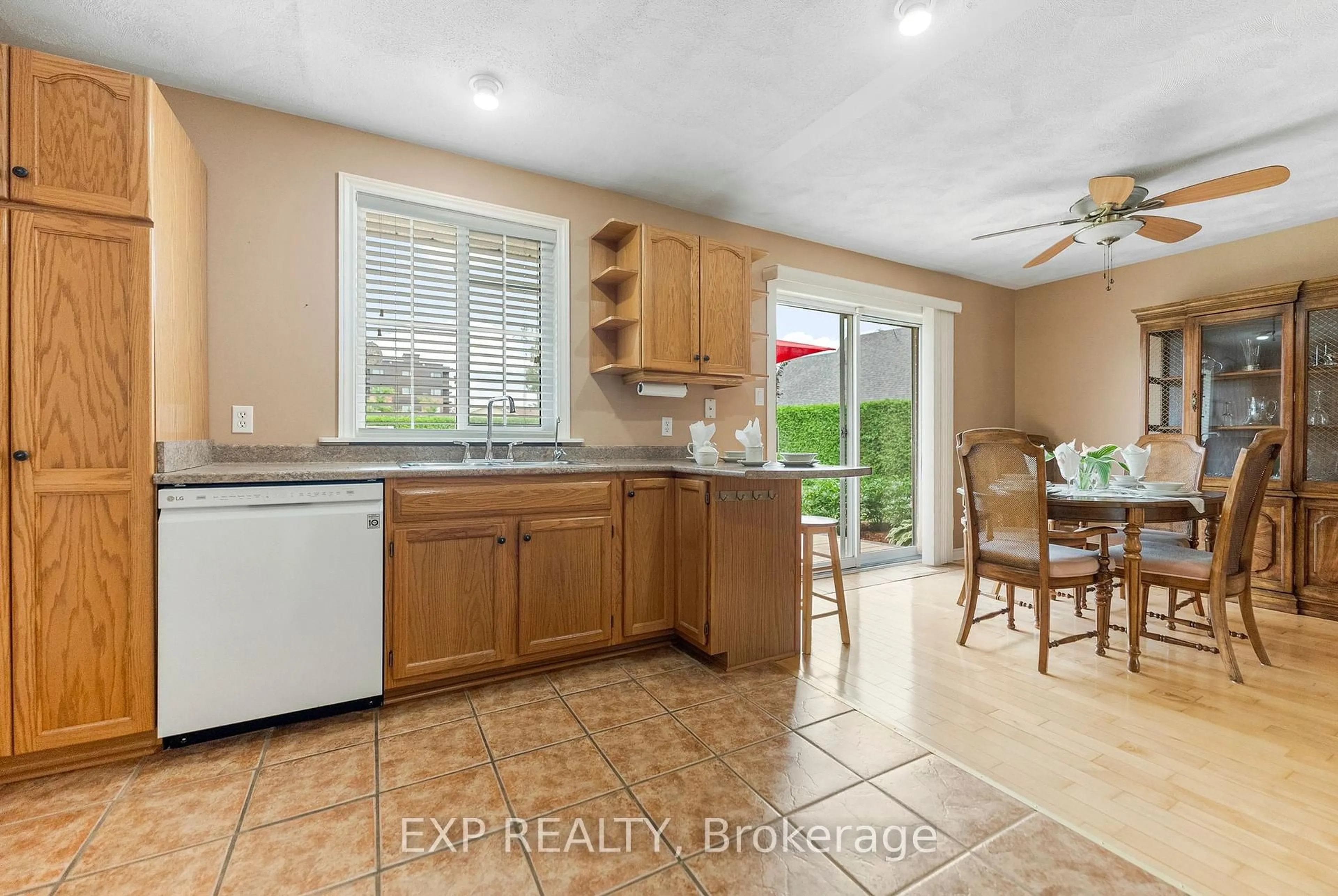 Open concept kitchen, ceramic/tile floor for 265 Allan Dr, Arnprior Ontario K7S 3R5