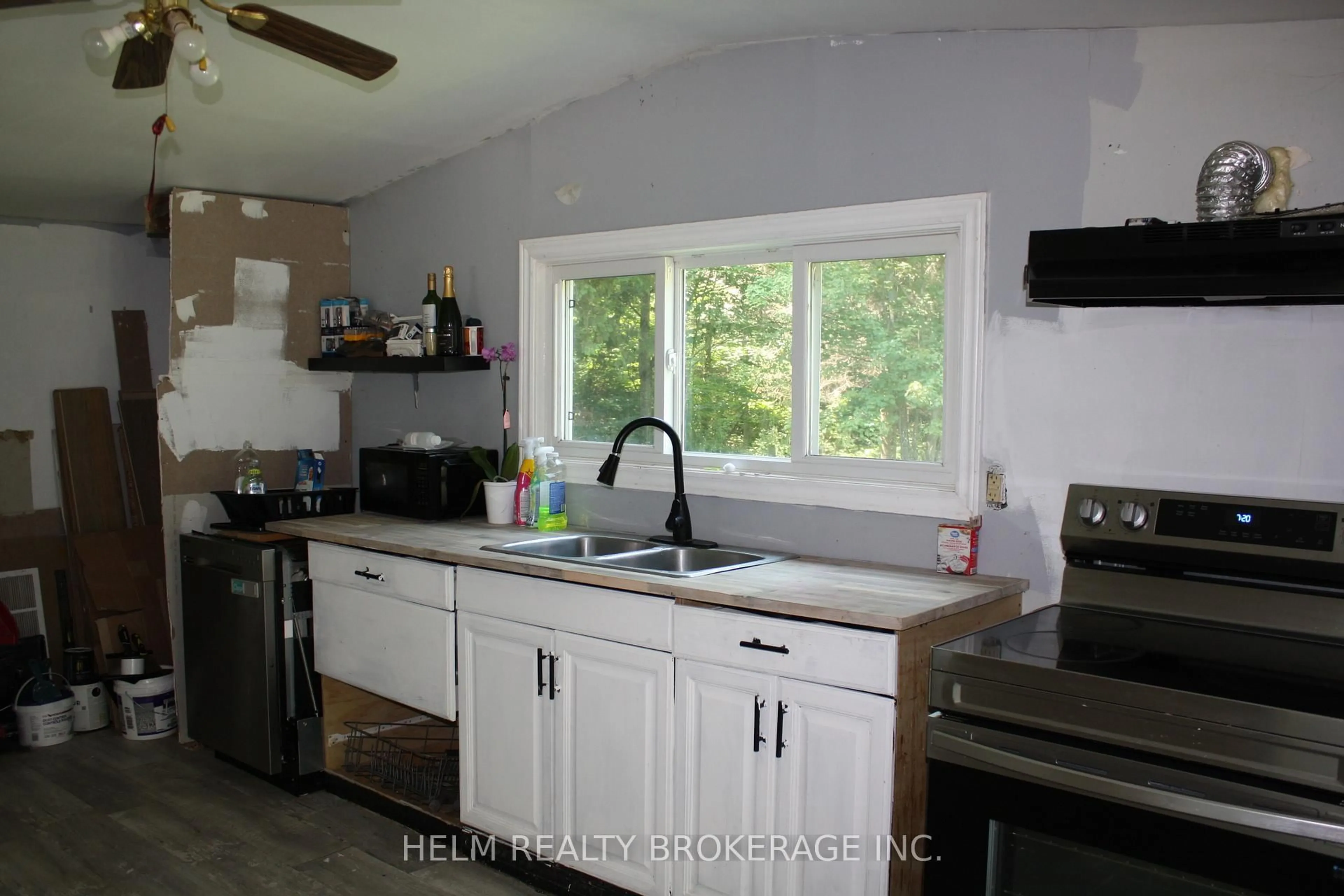Open concept kitchen, unknown for 405 McNutt Rd, Bonfield Ontario P0H 2E0