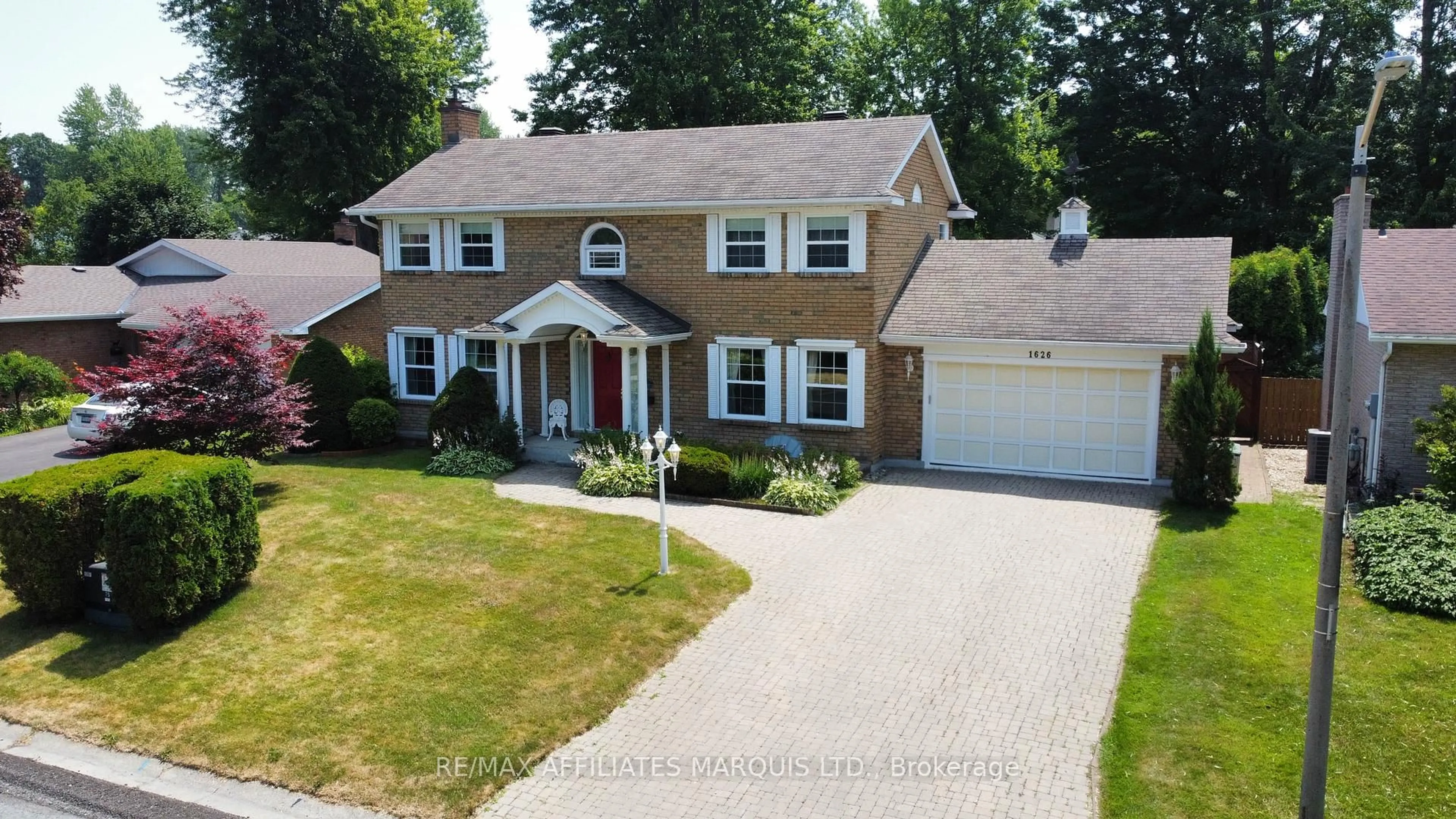 A pic from outside/outdoor area/front of a property/back of a property/a pic from drone, street for 1626 Grant Ave, Cornwall Ontario K6J 5J4