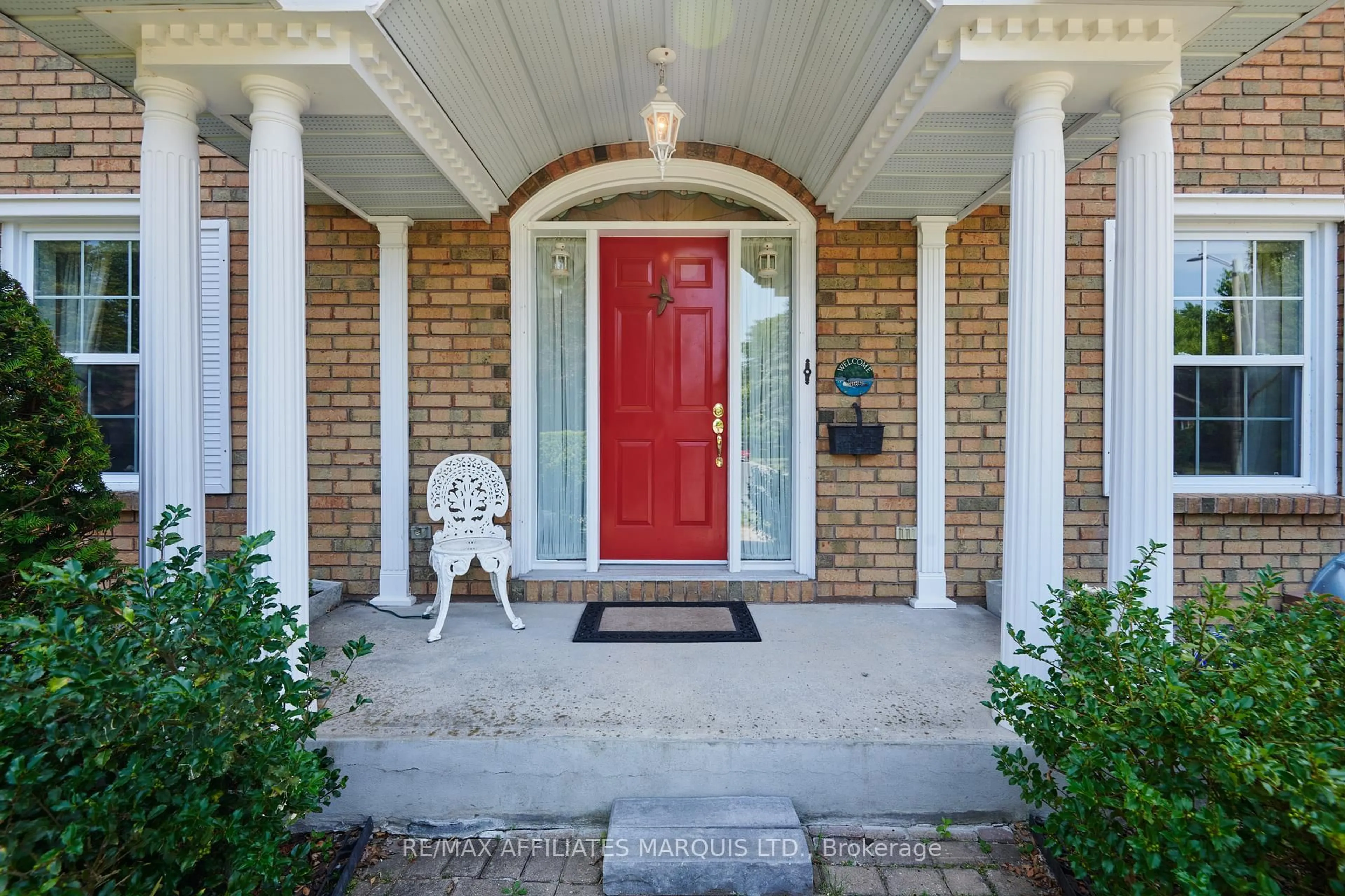 Indoor entryway for 1626 Grant Ave, Cornwall Ontario K6J 5J4