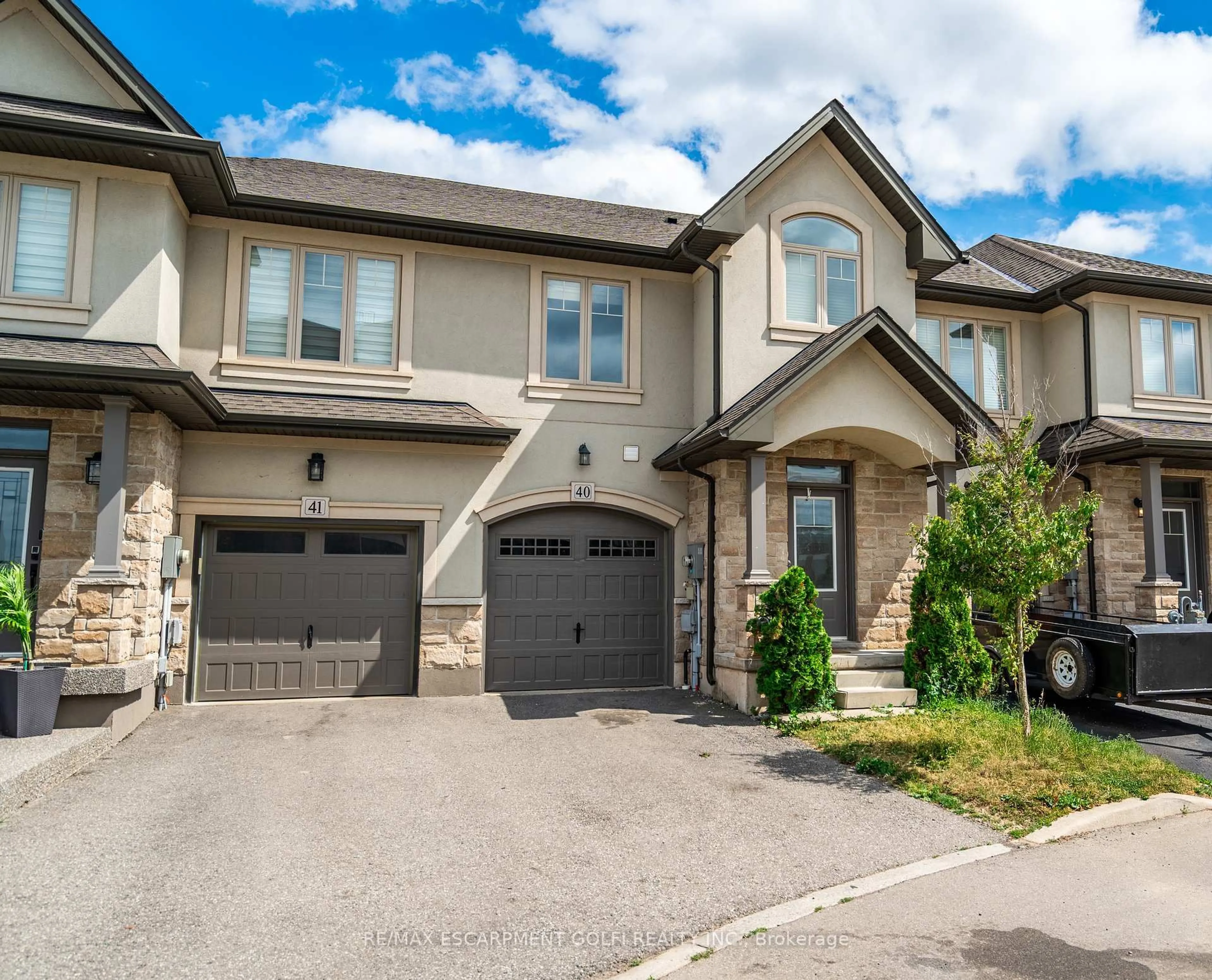 Home with brick exterior material, street for 98 SHOREVIEW Pl #40, Hamilton Ontario L8E 0J4