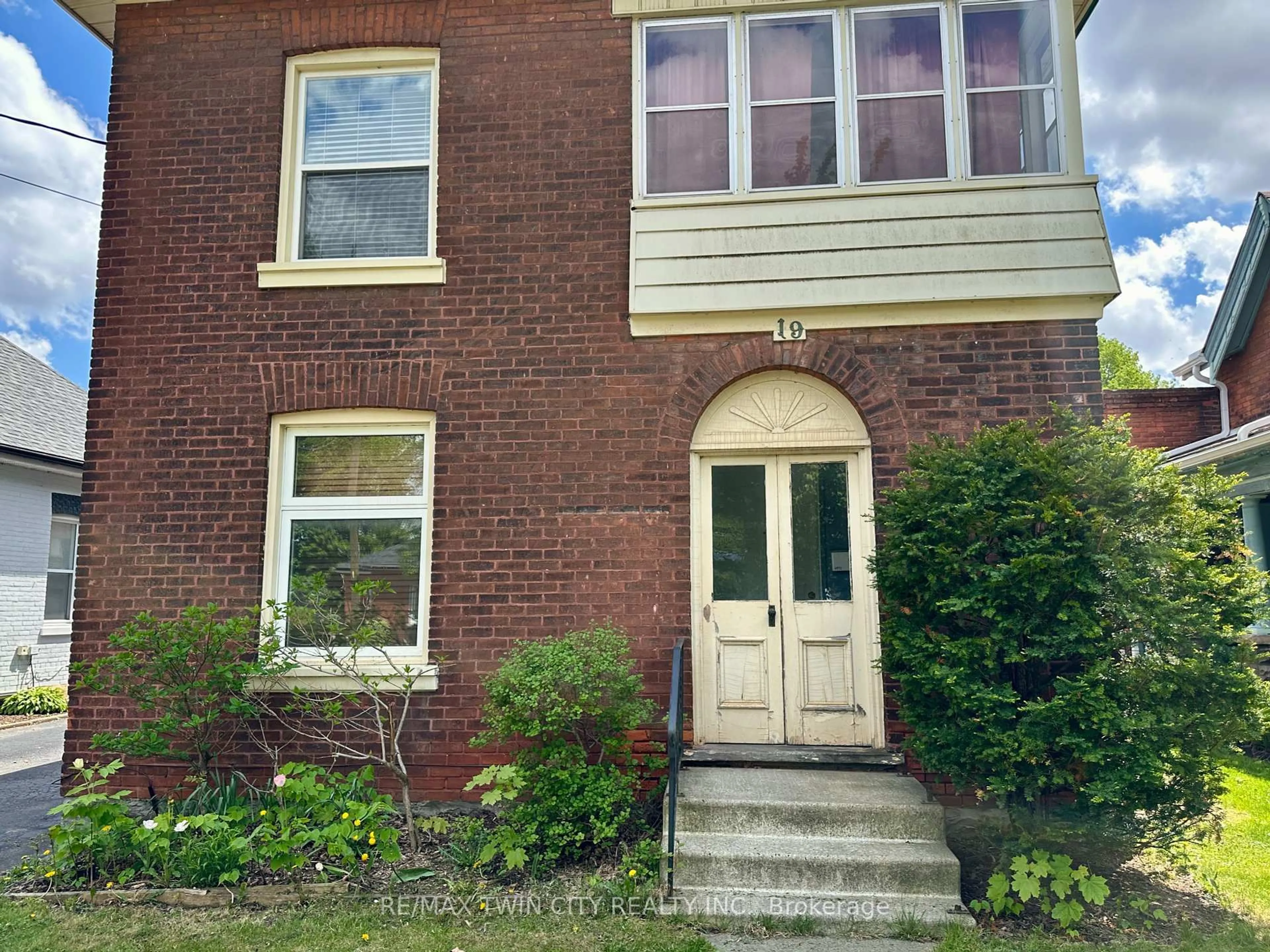 Home with brick exterior material, street for 19 Brighton Ave, Brant Ontario N3S 1V6