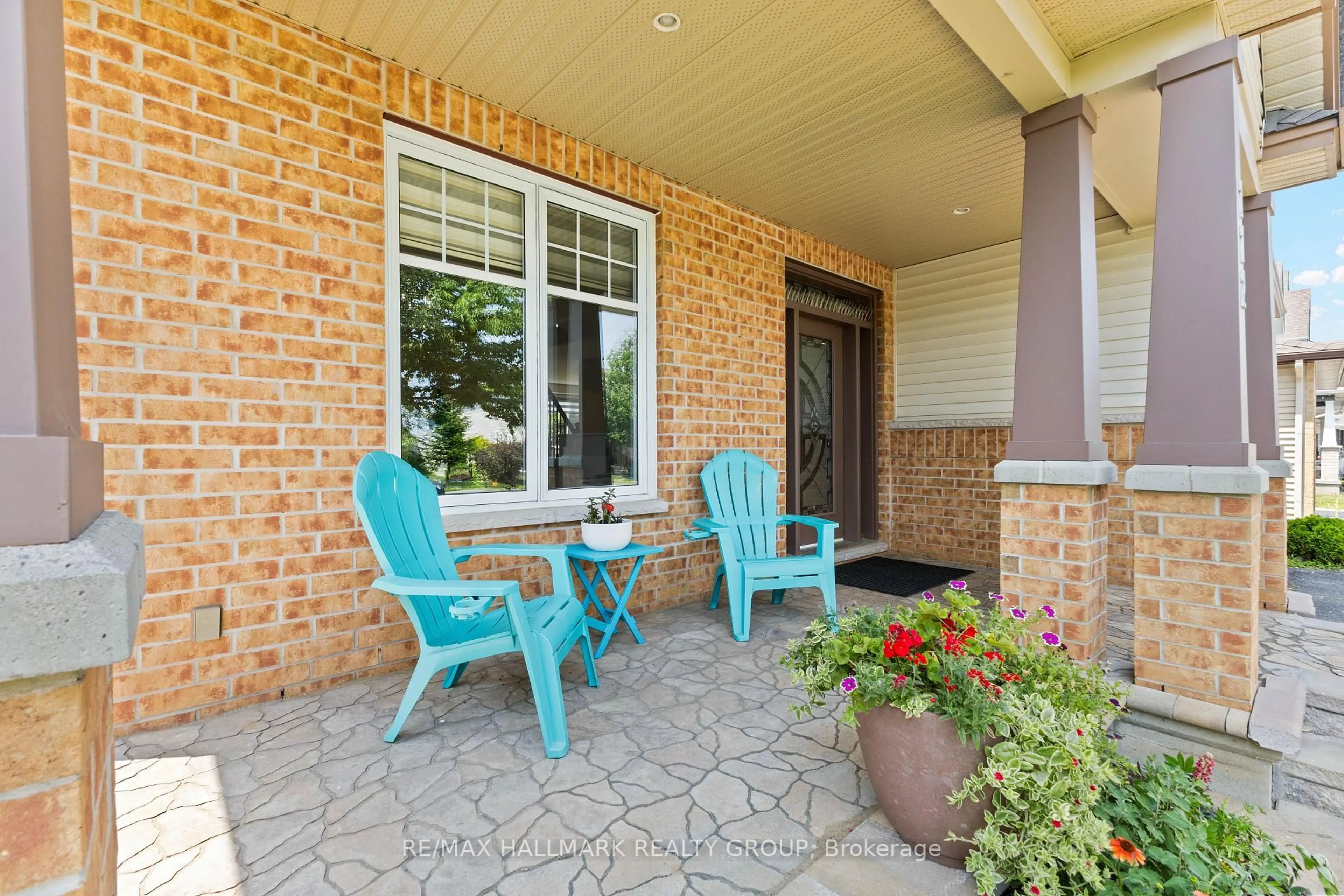 Patio, street for 112 Gracewood Cres, Ottawa Ontario K1T 0J5