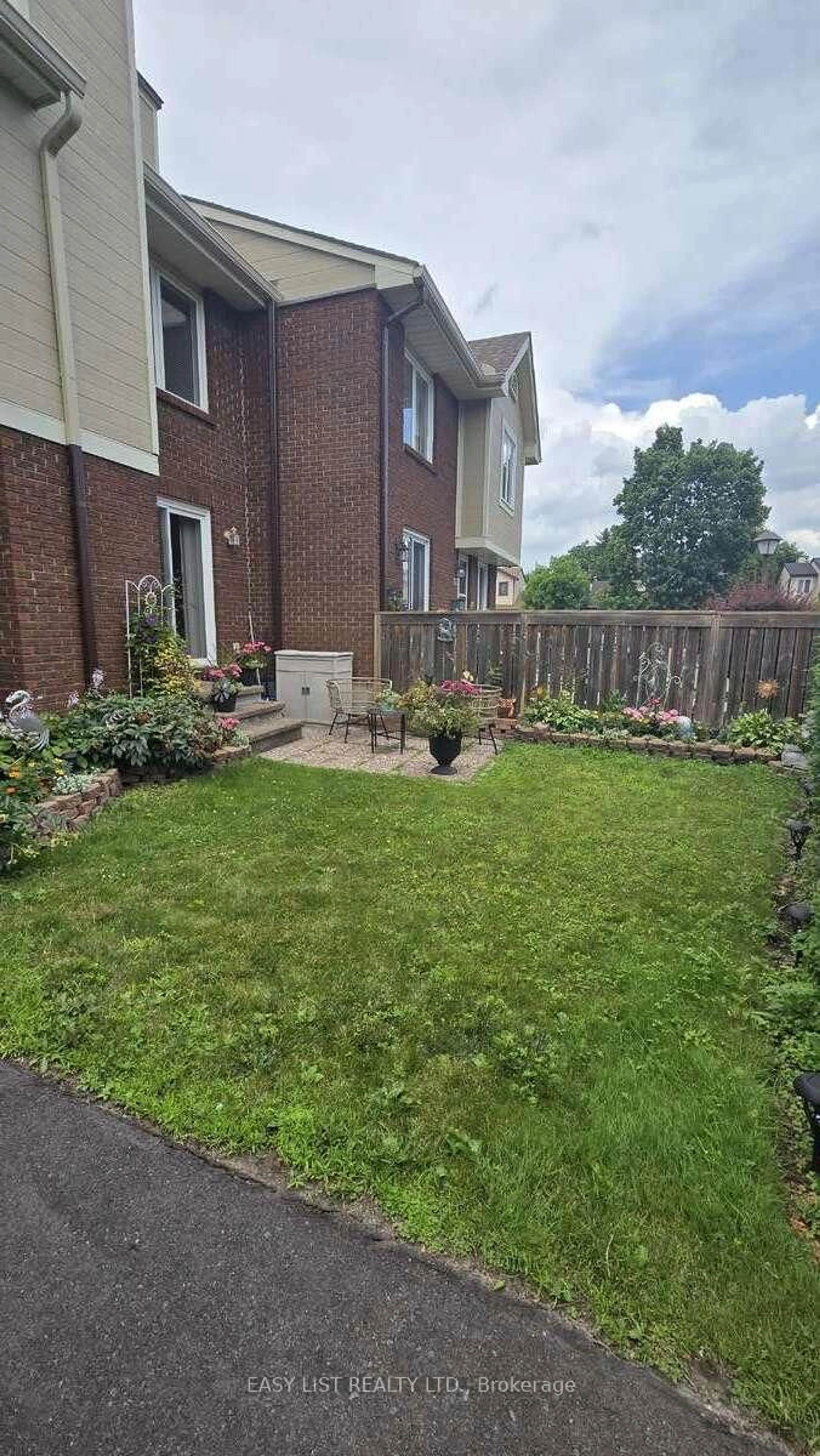 Patio, street for 1785 Cabaret Lane #102, Orleans Ontario K4A 2H2