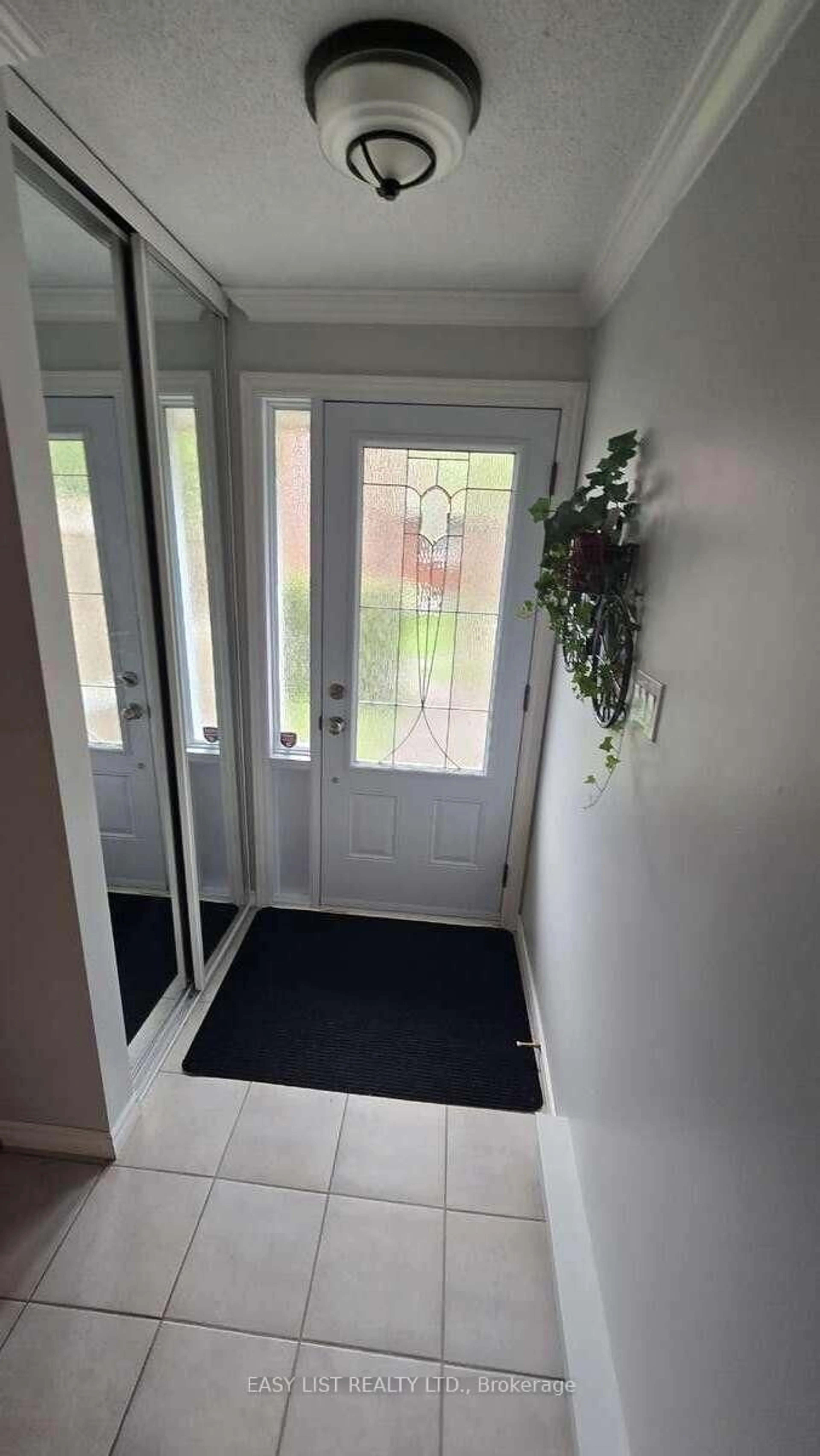 Indoor entryway for 1785 Cabaret Lane #102, Orleans Ontario K4A 2H2