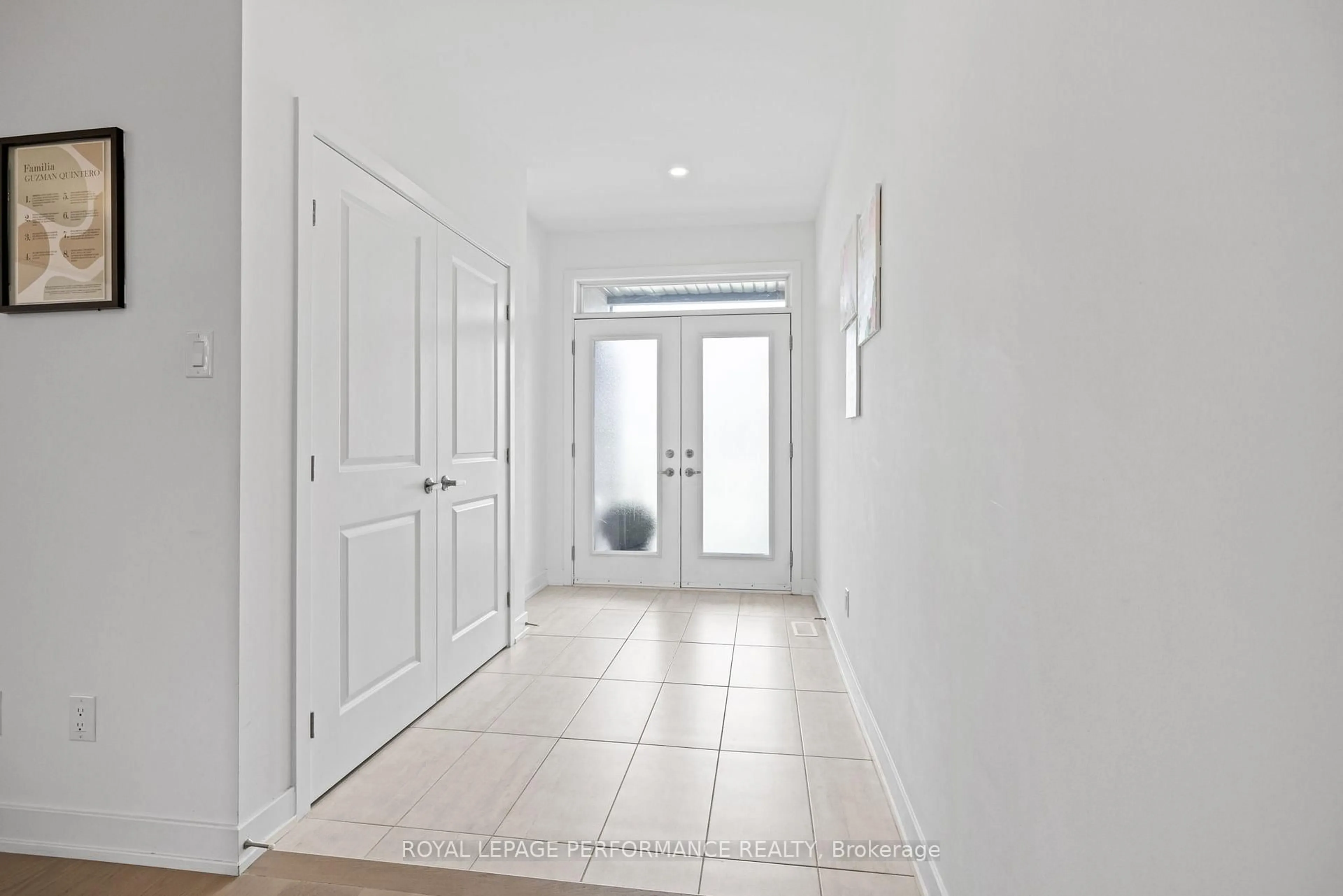 Indoor entryway for 612 Kenabeek Terr, Ottawa Ontario K4M 0M2