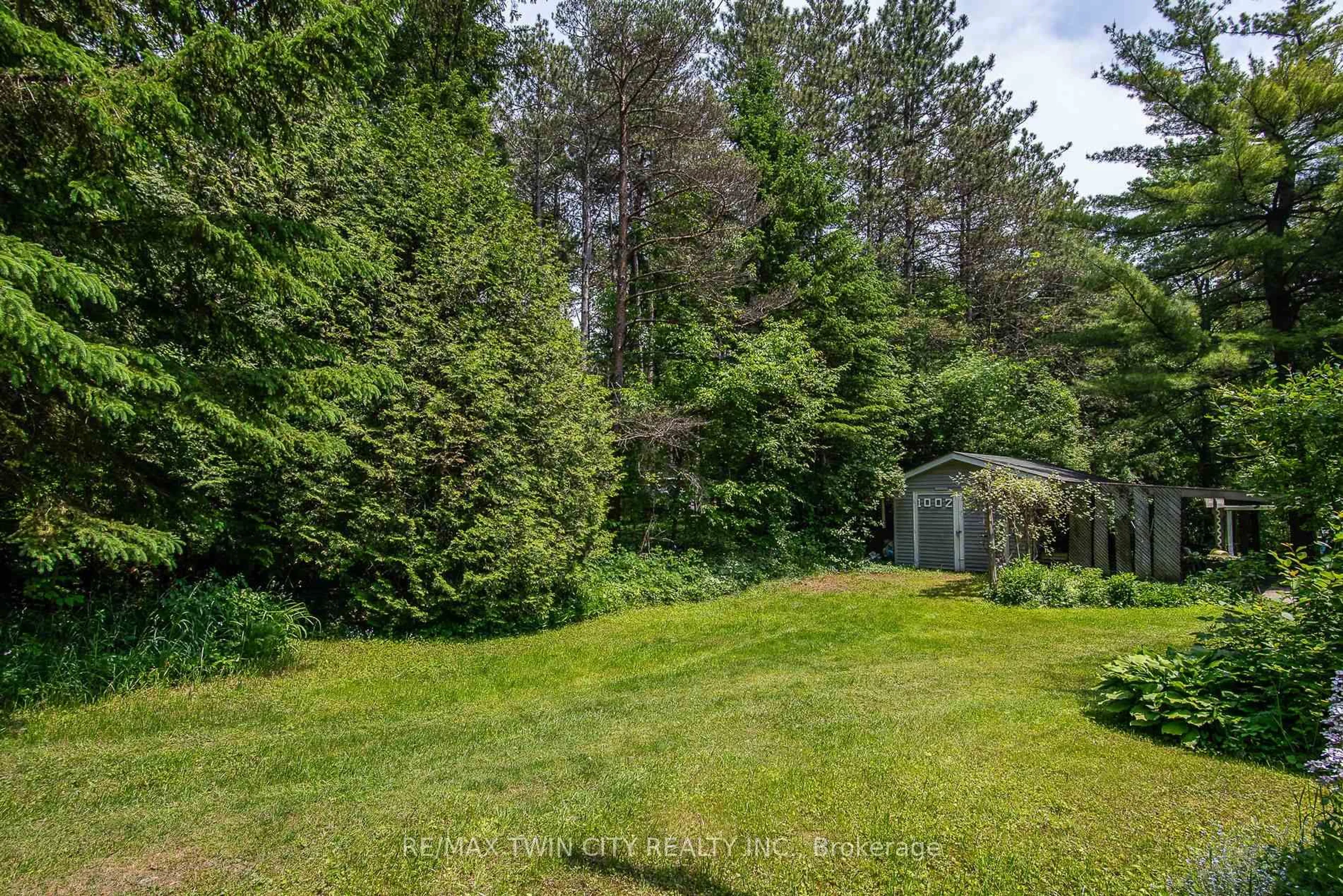 Shed for 1002 Tenth St, Centre Wellington Ontario N0B 1J0