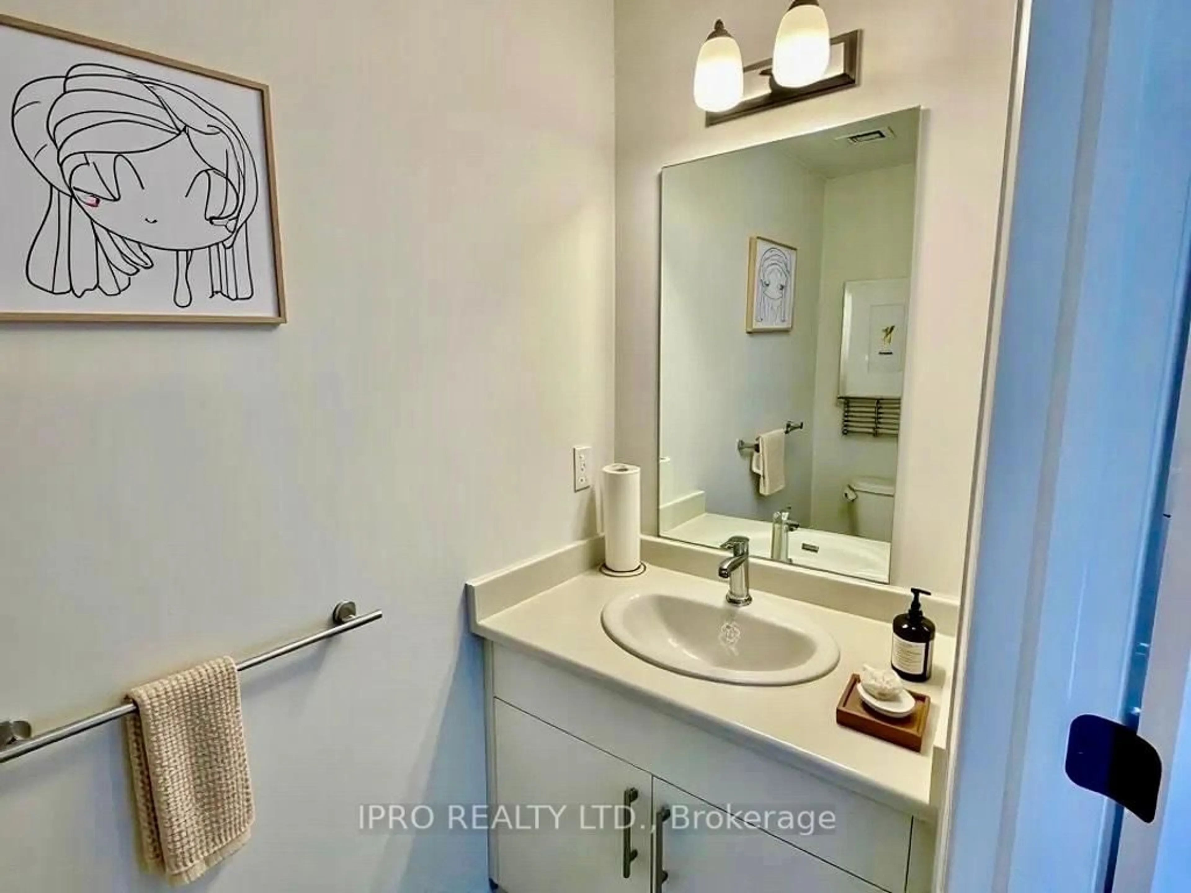 Standard bathroom, ceramic/tile floor for 120 Court Dr #73, Brant Ontario N3L 0N2