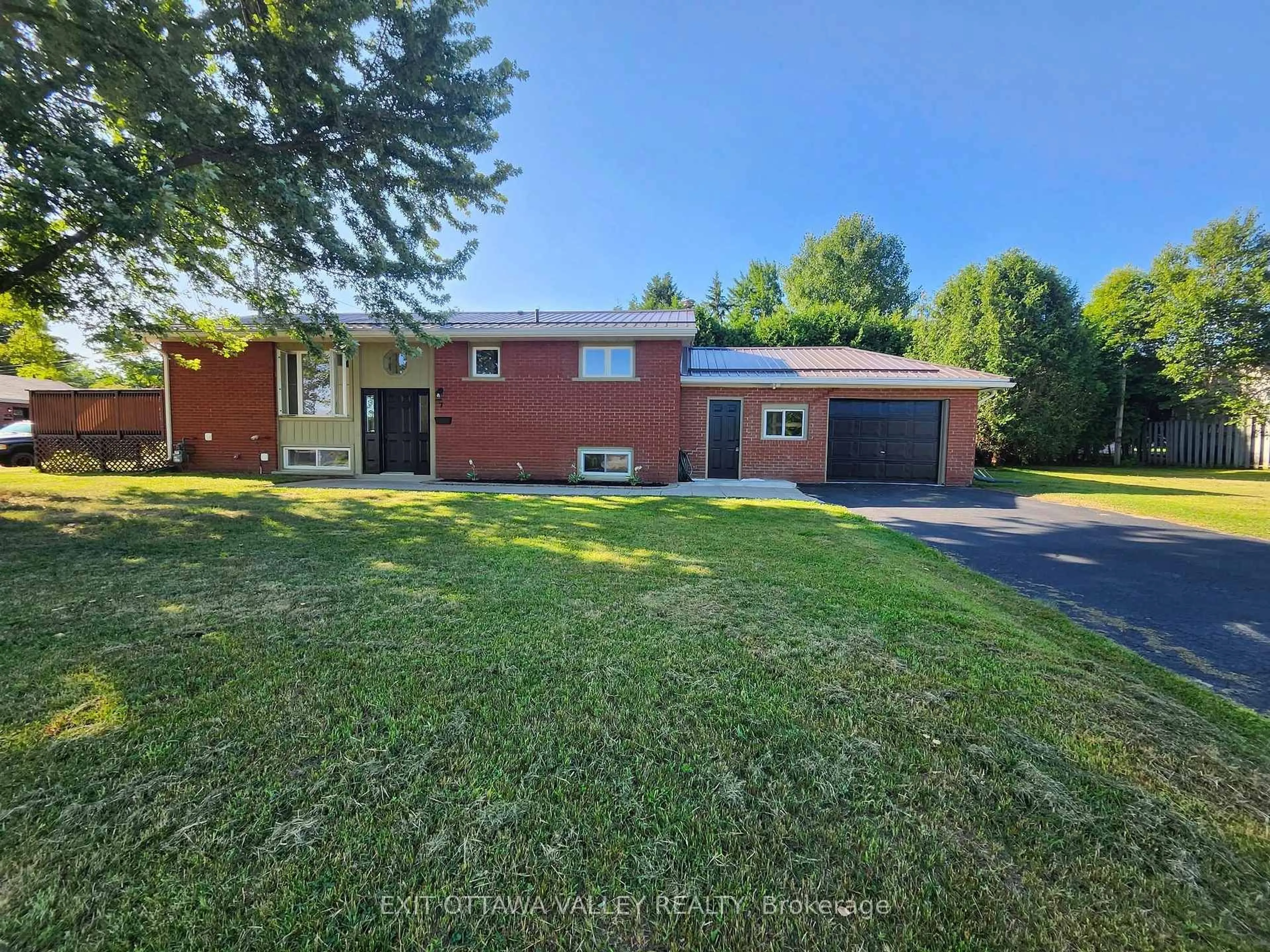 A pic from outside/outdoor area/front of a property/back of a property/a pic from drone, street for 7 Herman St, Petawawa Ontario K8H 1V8