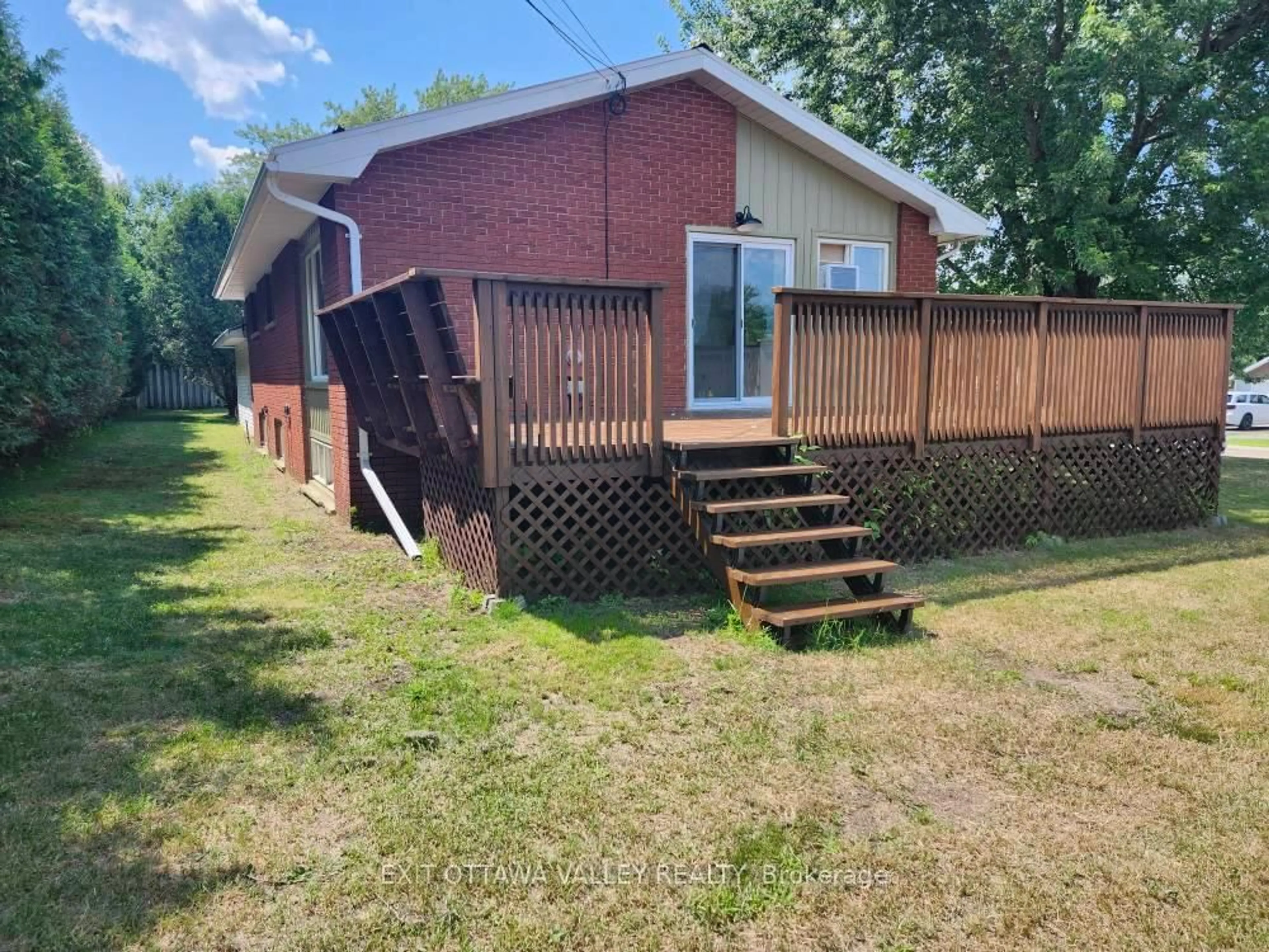 Unknown for 7 Herman St, Petawawa Ontario K8H 1V8