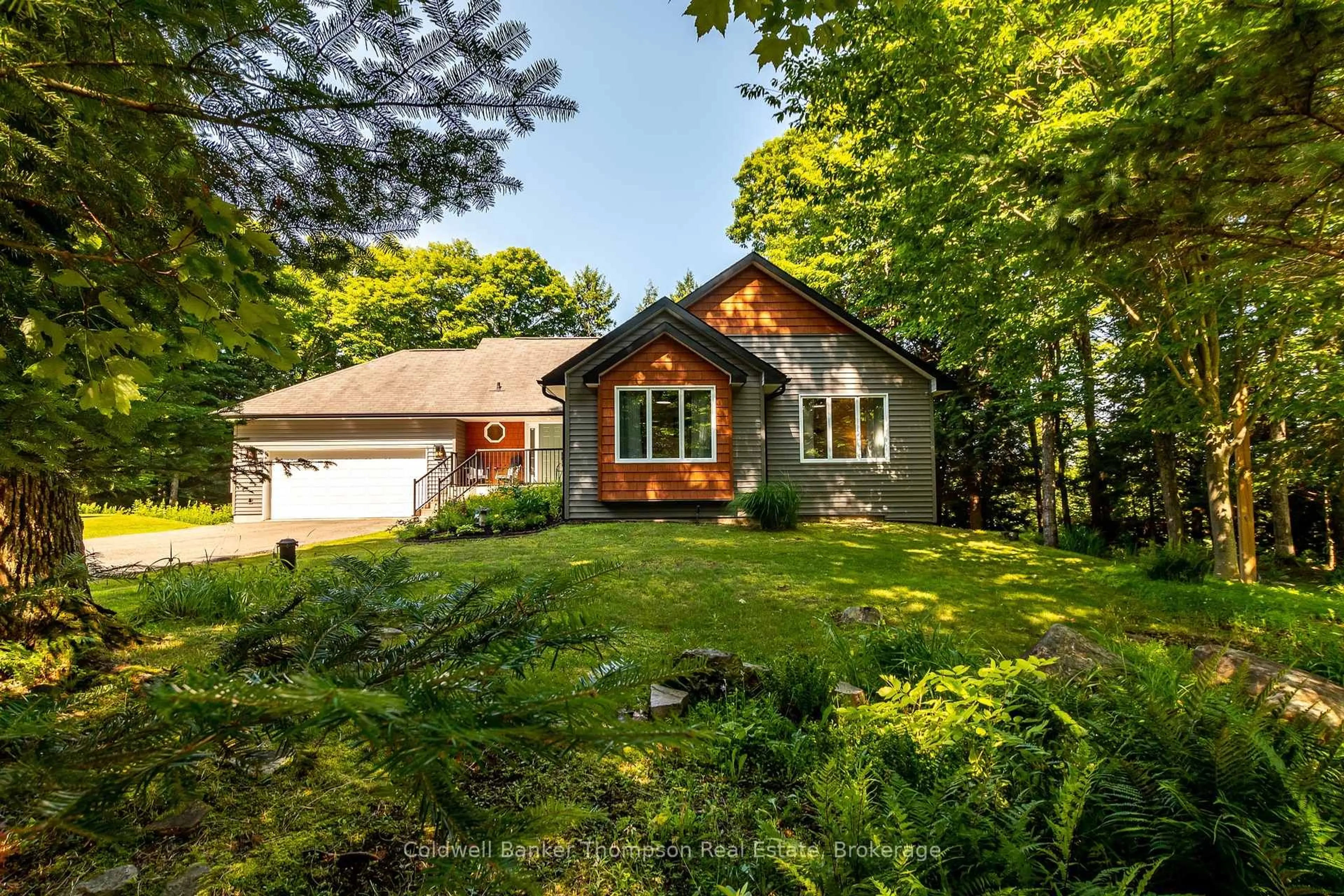 A pic from outside/outdoor area/front of a property/back of a property/a pic from drone, unknown for 1 Birchwood Dr, Huntsville Ontario P1H 0A6
