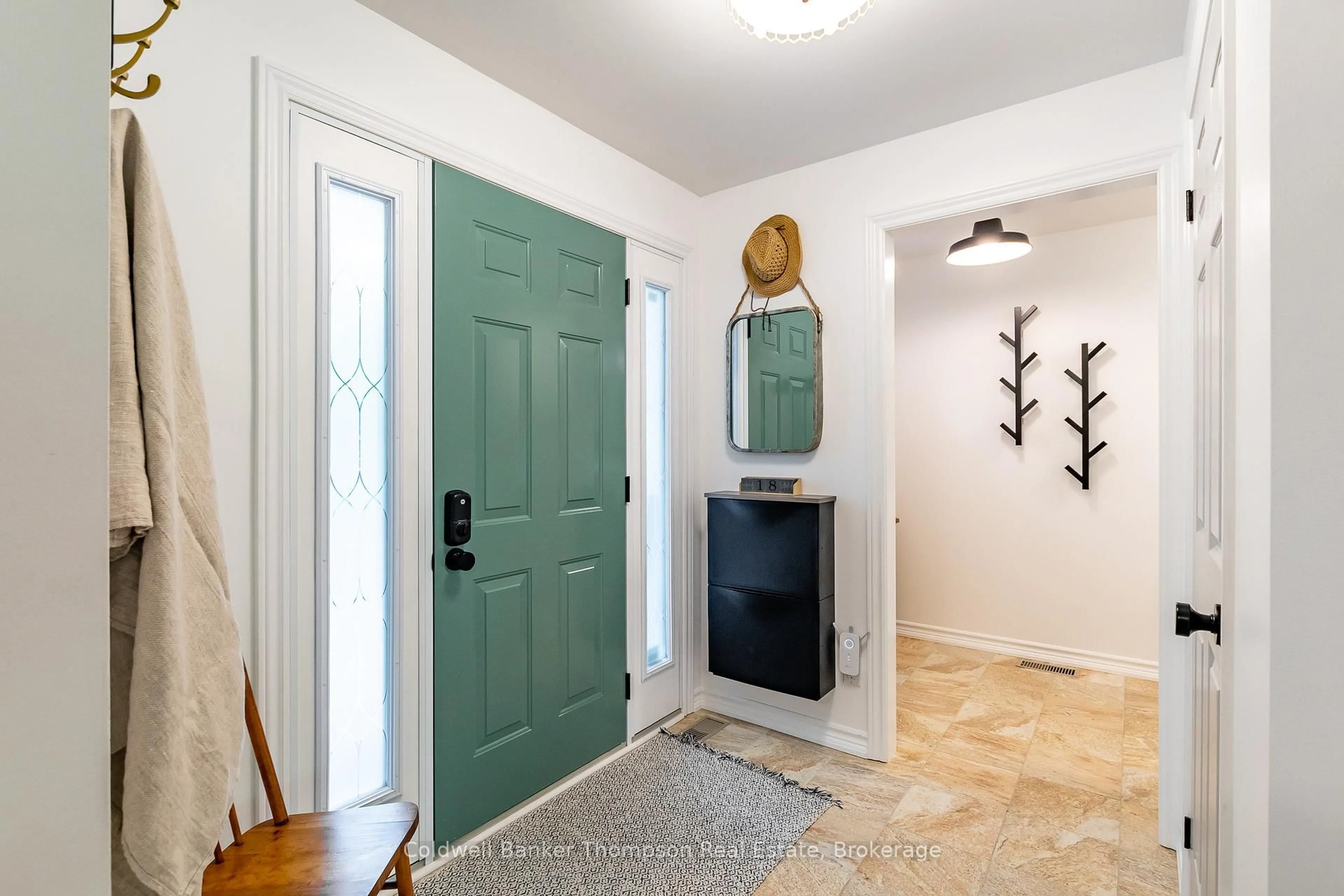 Indoor entryway for 1 Birchwood Dr, Huntsville Ontario P1H 0A6