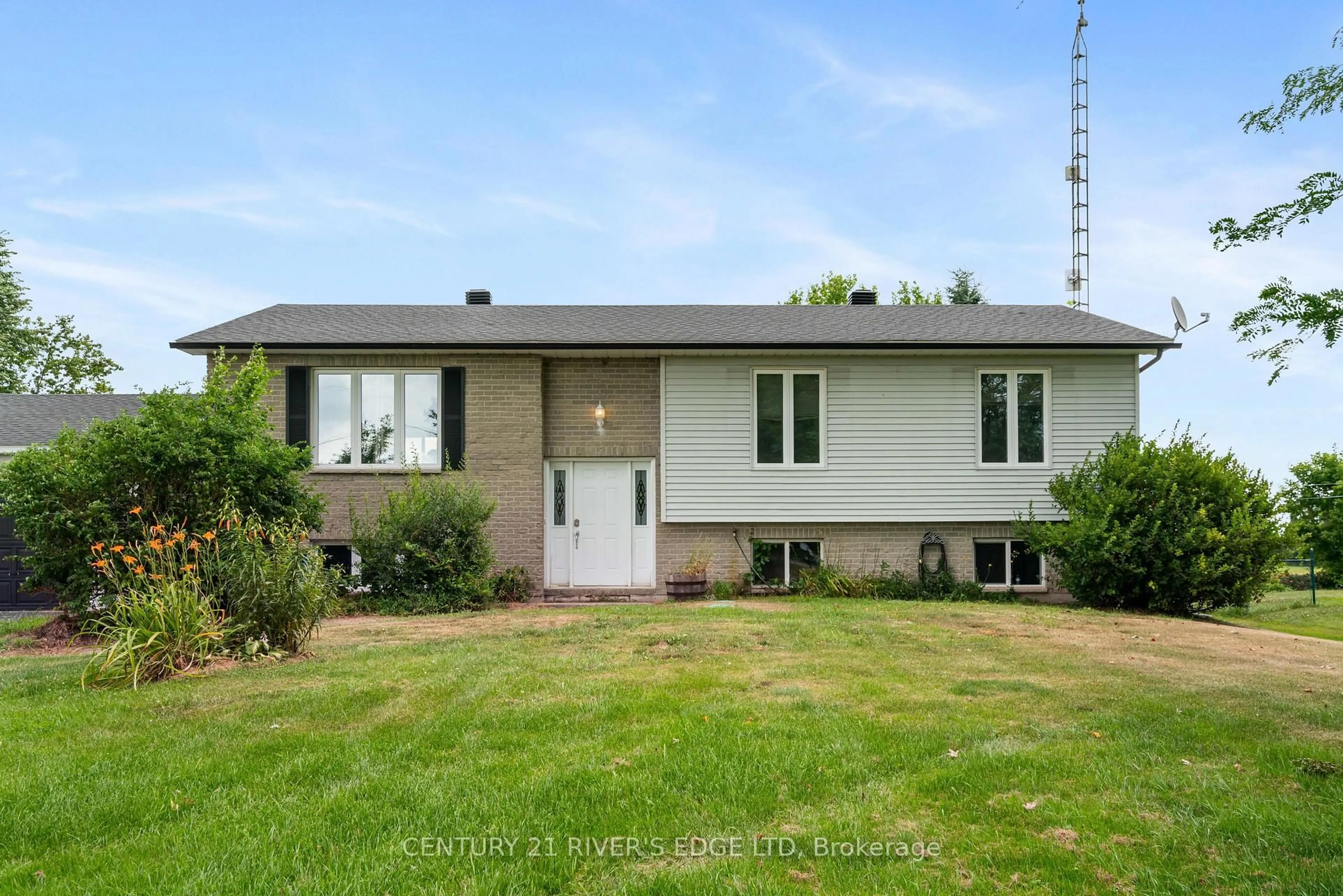 Home with vinyl exterior material, street for 11888 County Rd 18 Rd, South Dundas Ontario K0C 2H0