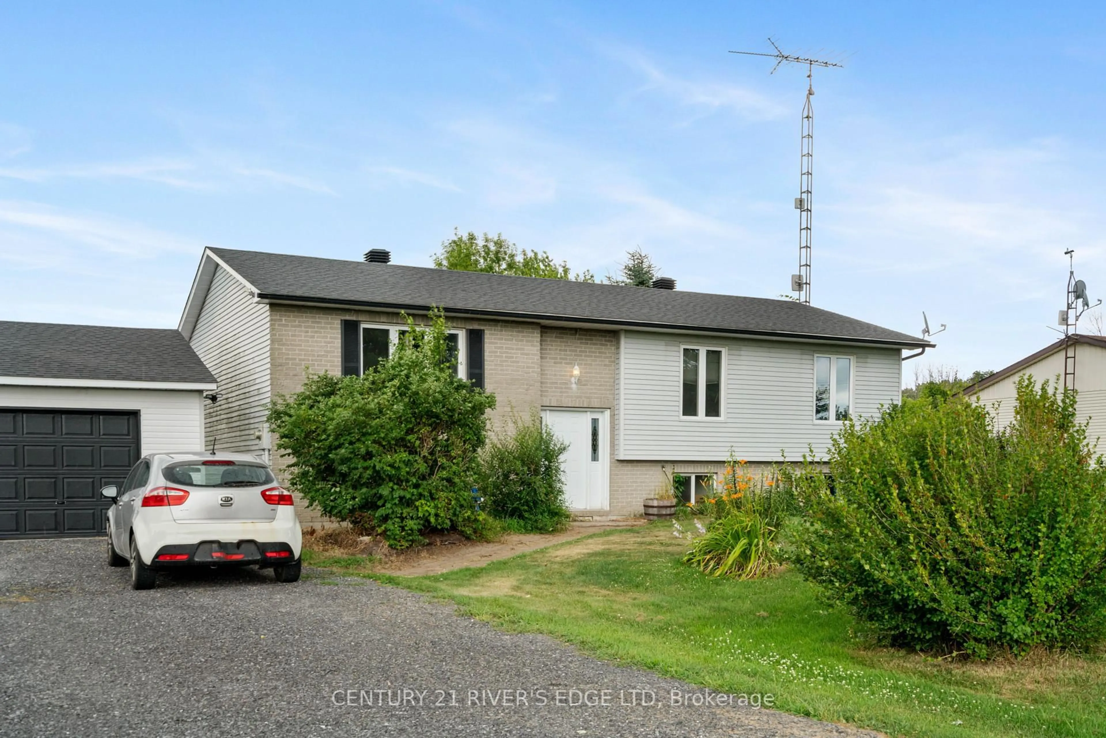 A pic from outside/outdoor area/front of a property/back of a property/a pic from drone, street for 11888 County Rd 18 Rd, South Dundas Ontario K0C 2H0