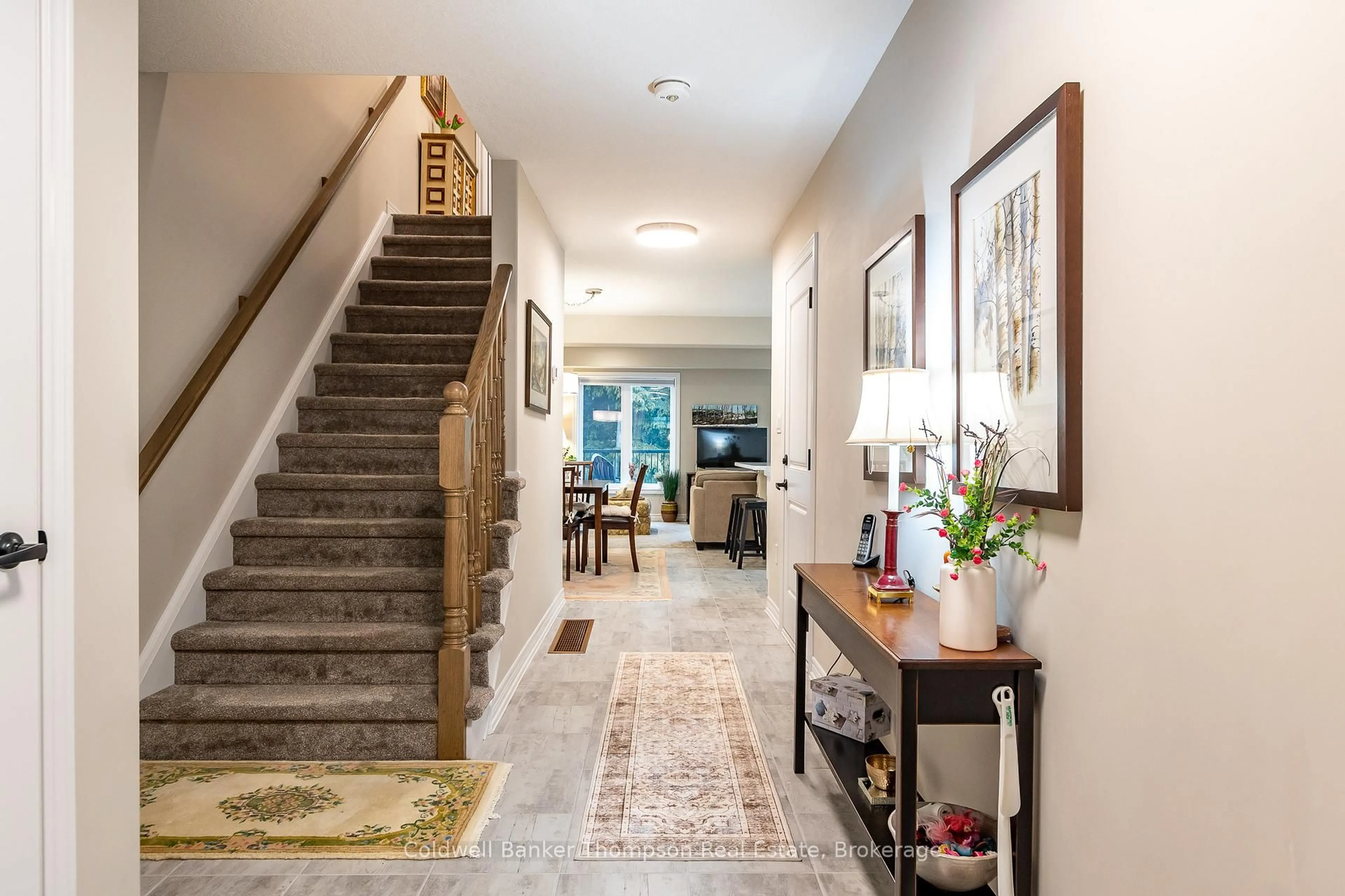 Indoor entryway for 28 Kelsey Madison Crt, Huntsville Ontario P1H 0E2