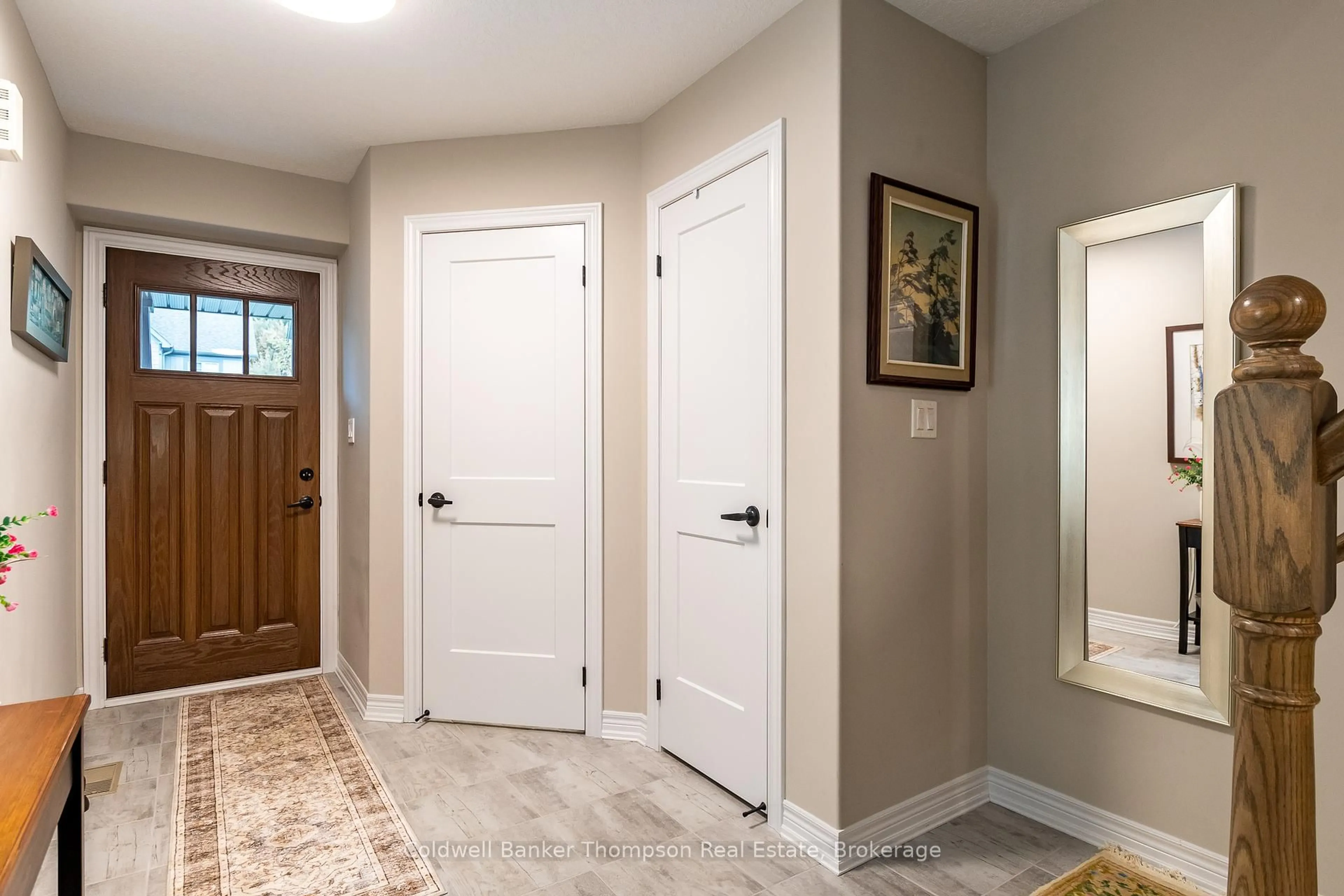 Indoor entryway for 28 Kelsey Madison Crt, Huntsville Ontario P1H 0E2