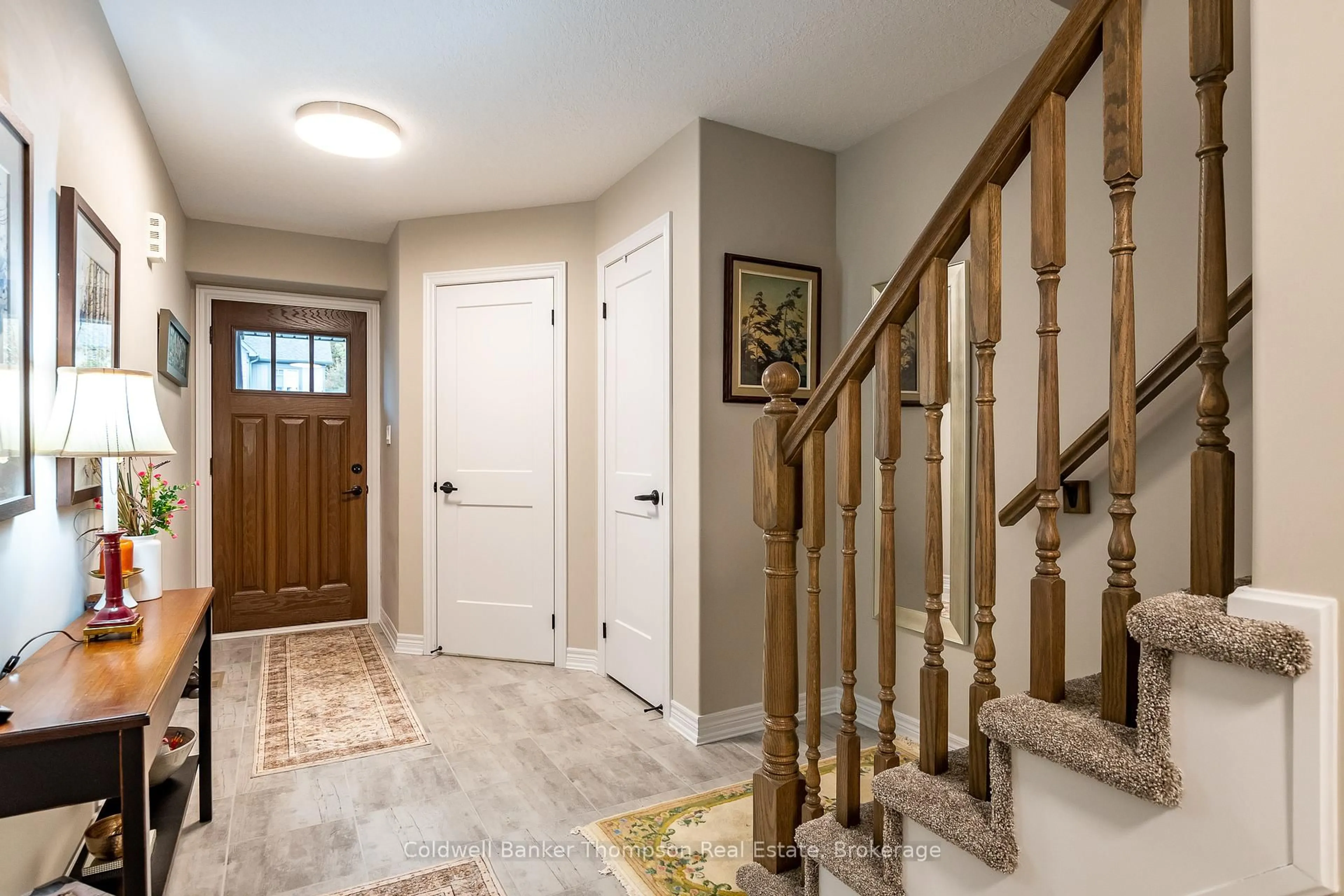 Indoor entryway for 28 Kelsey Madison Crt, Huntsville Ontario P1H 0E2