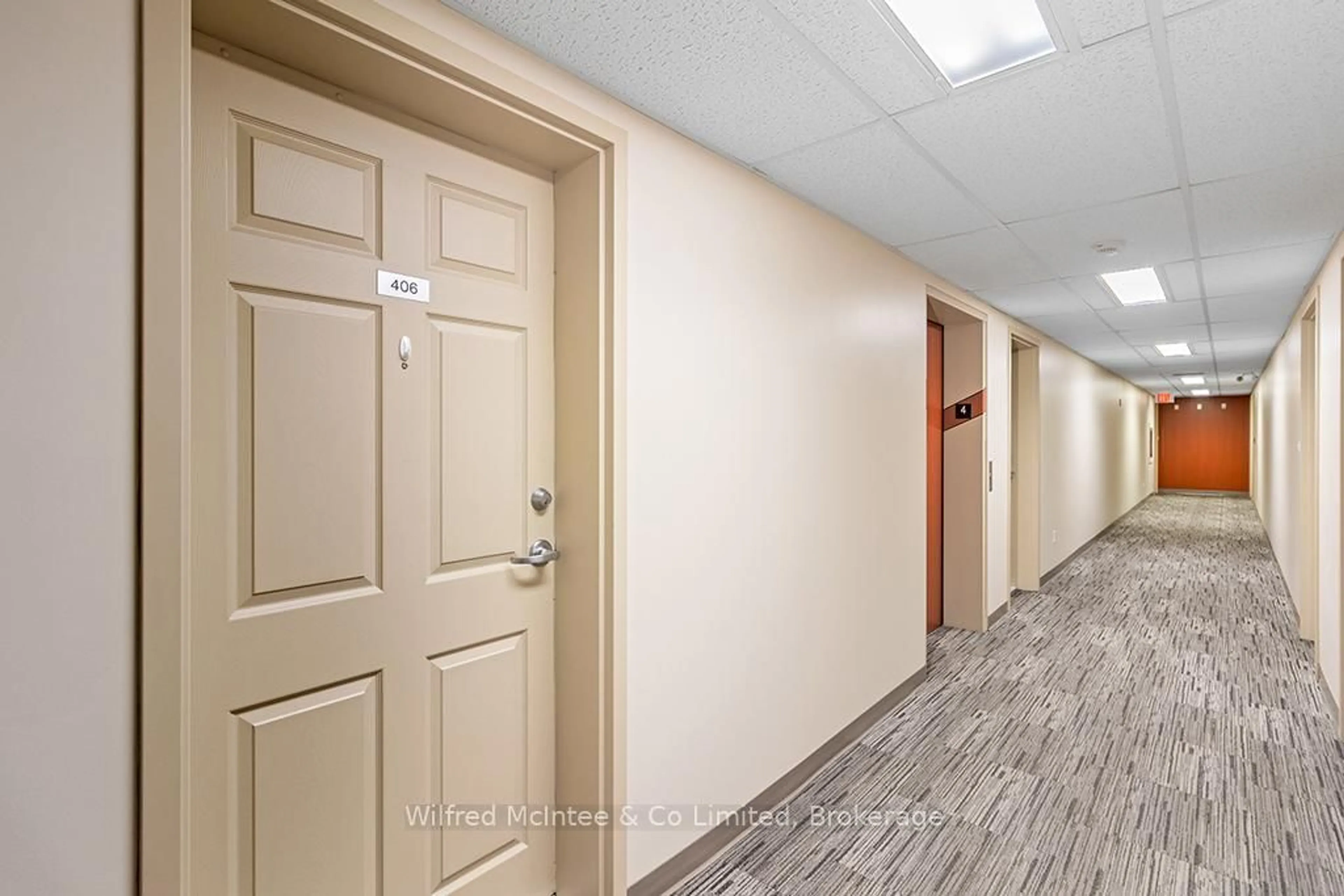 Indoor foyer for 125 William St #406, Brockton Ontario N0G 2V0