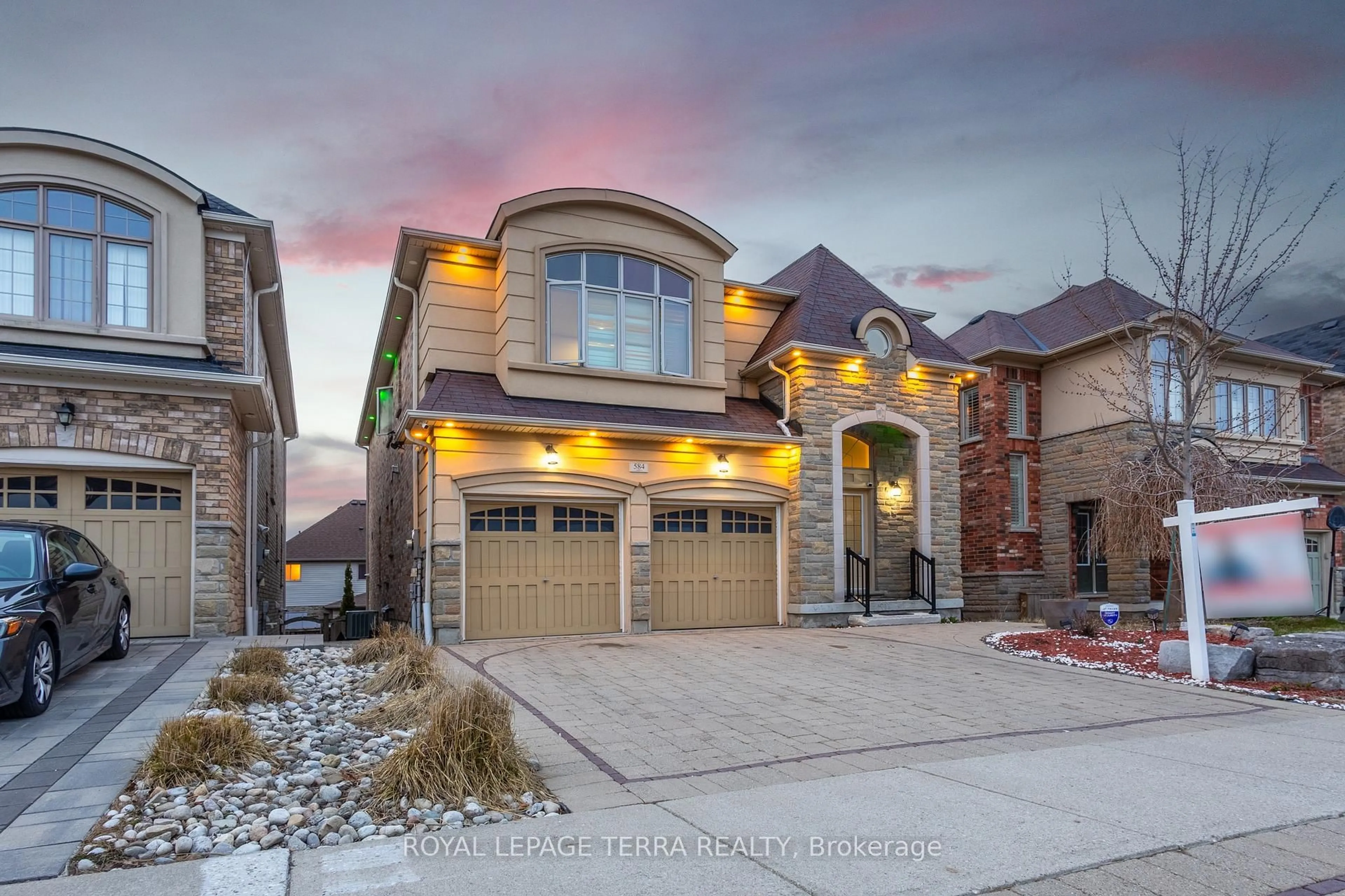 Home with brick exterior material, street for 584 Pinery Tr, Waterloo Ontario N2V 2Y3