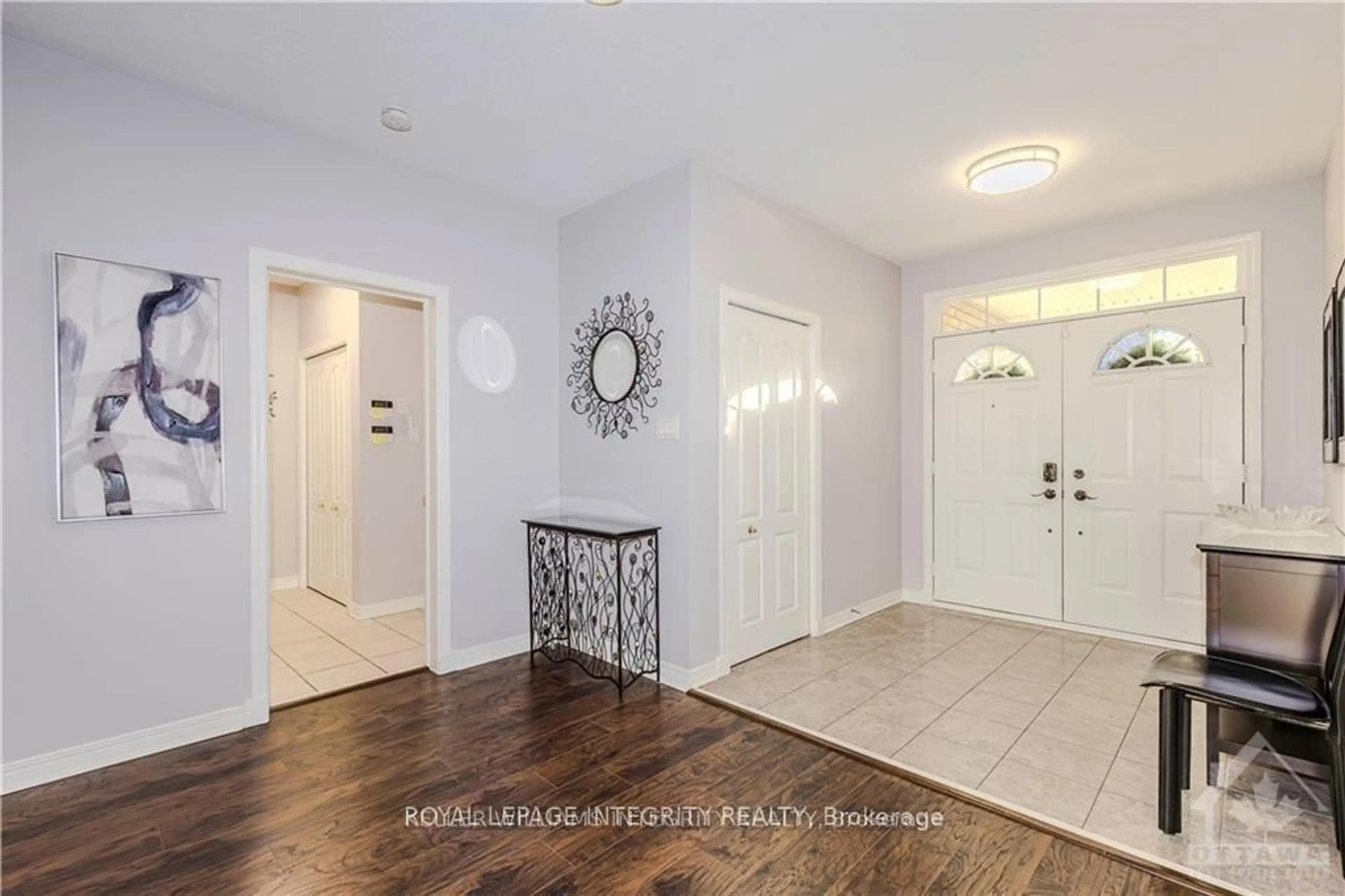 Indoor entryway for 72 Kenins Cres, Kanata Ontario K2K 3E4