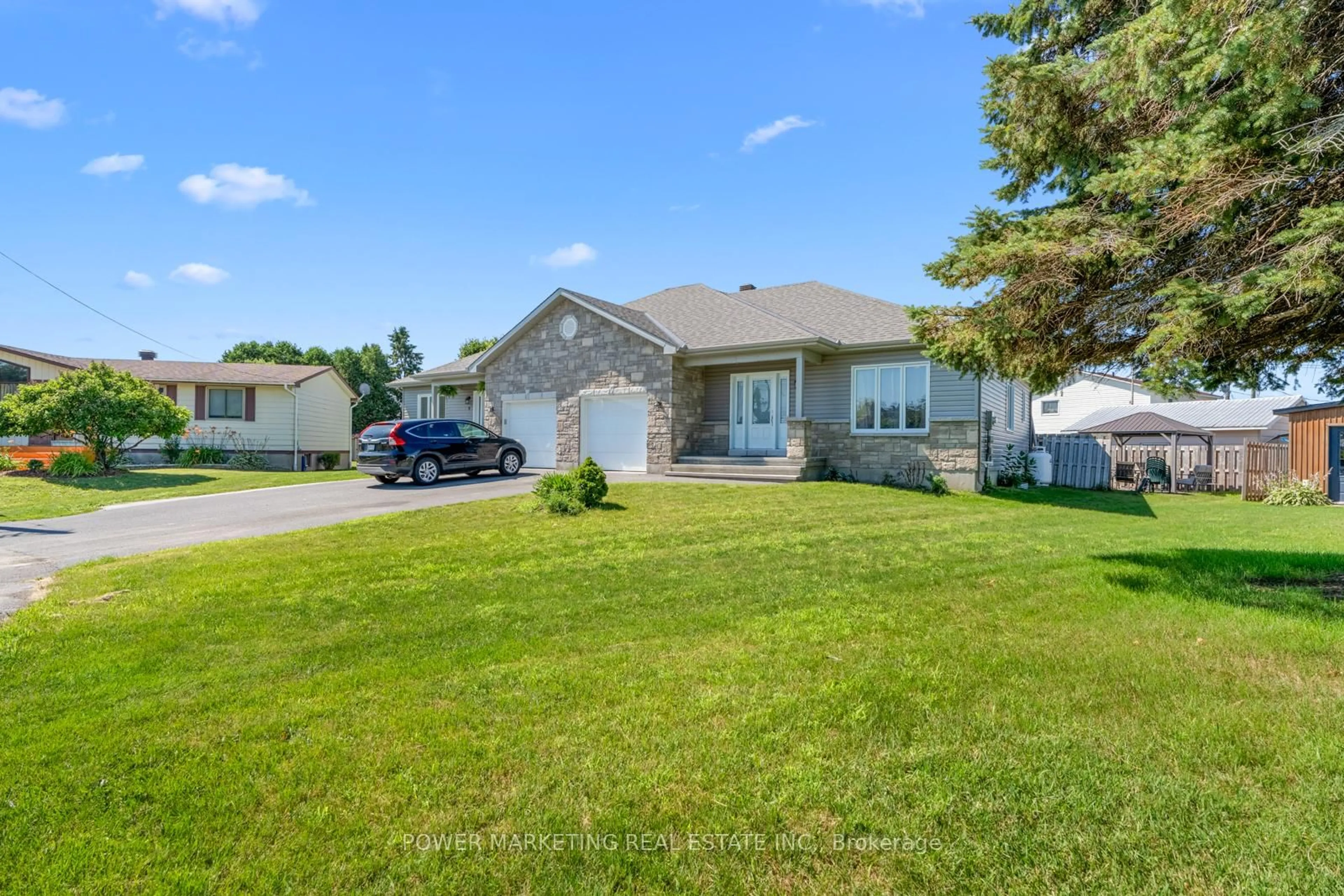 Home with vinyl exterior material, street for 11 MADELEINE Pl, The Nation Ontario K0C 2B0