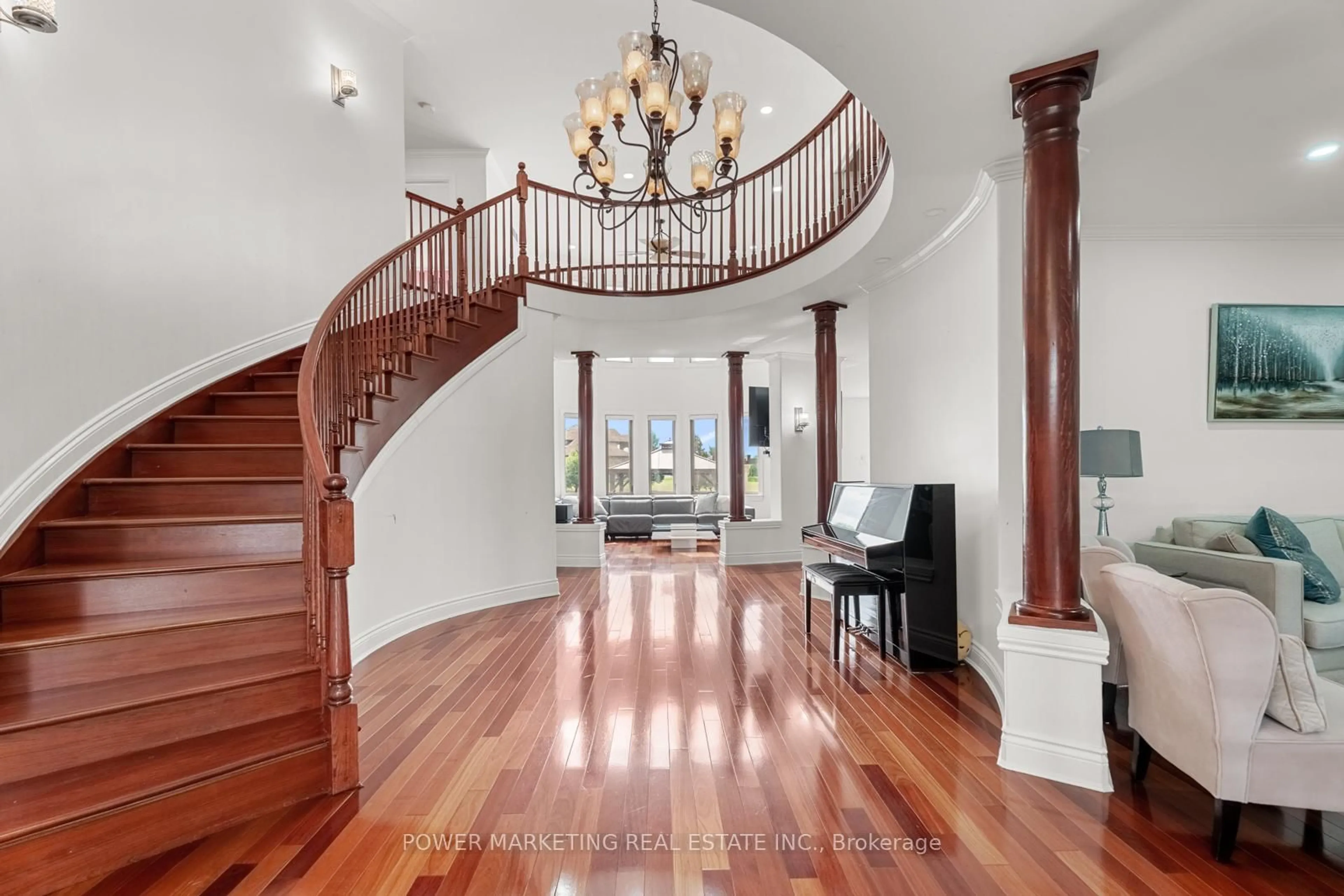 Indoor foyer for 501 WINNARDS PERCH Way, Ottawa Ontario K4M 0A1