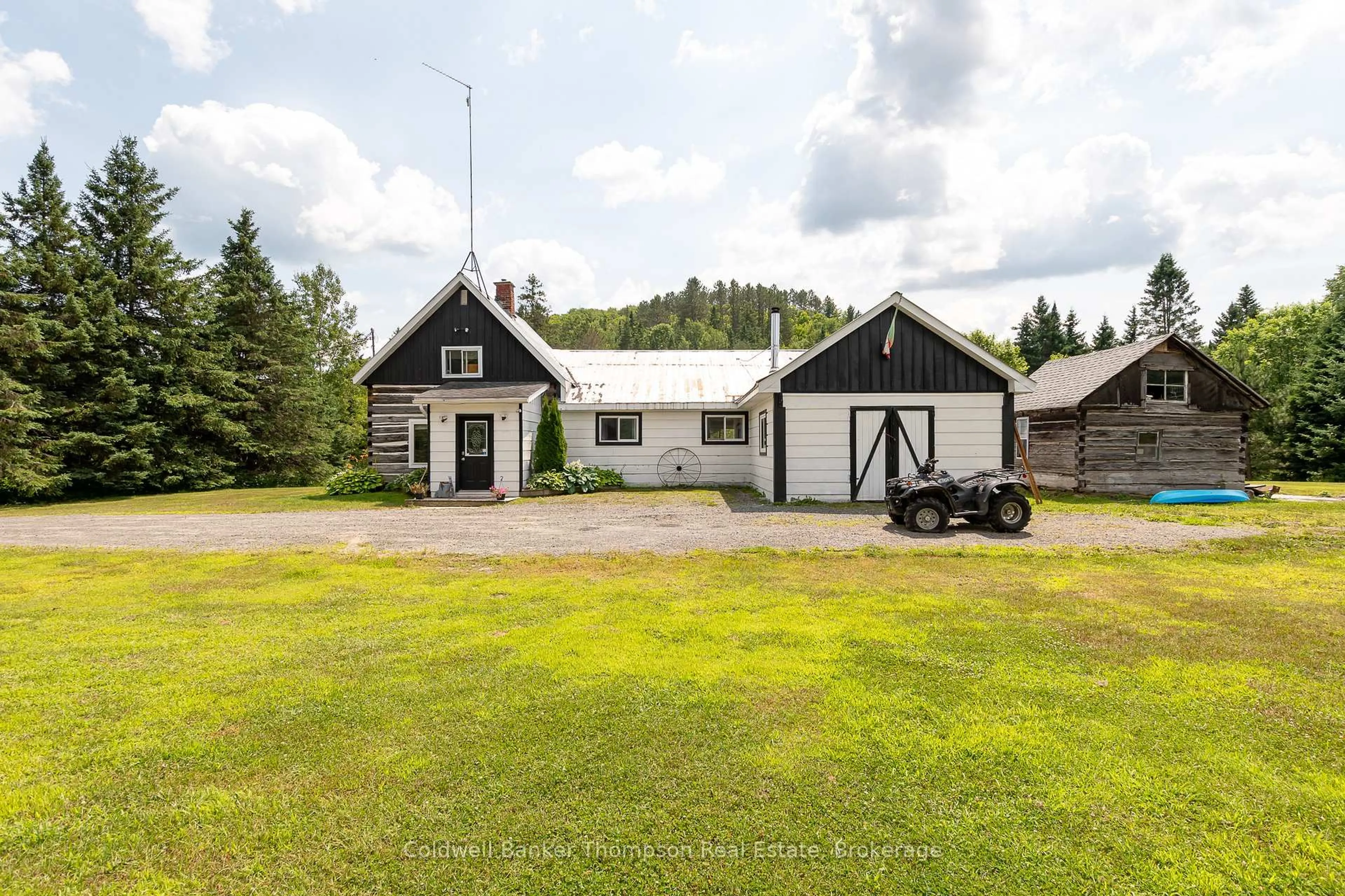 A pic from outside/outdoor area/front of a property/back of a property/a pic from drone, mountain view for 1516 Williamsport Rd, Huntsville Ontario P1H 2J4
