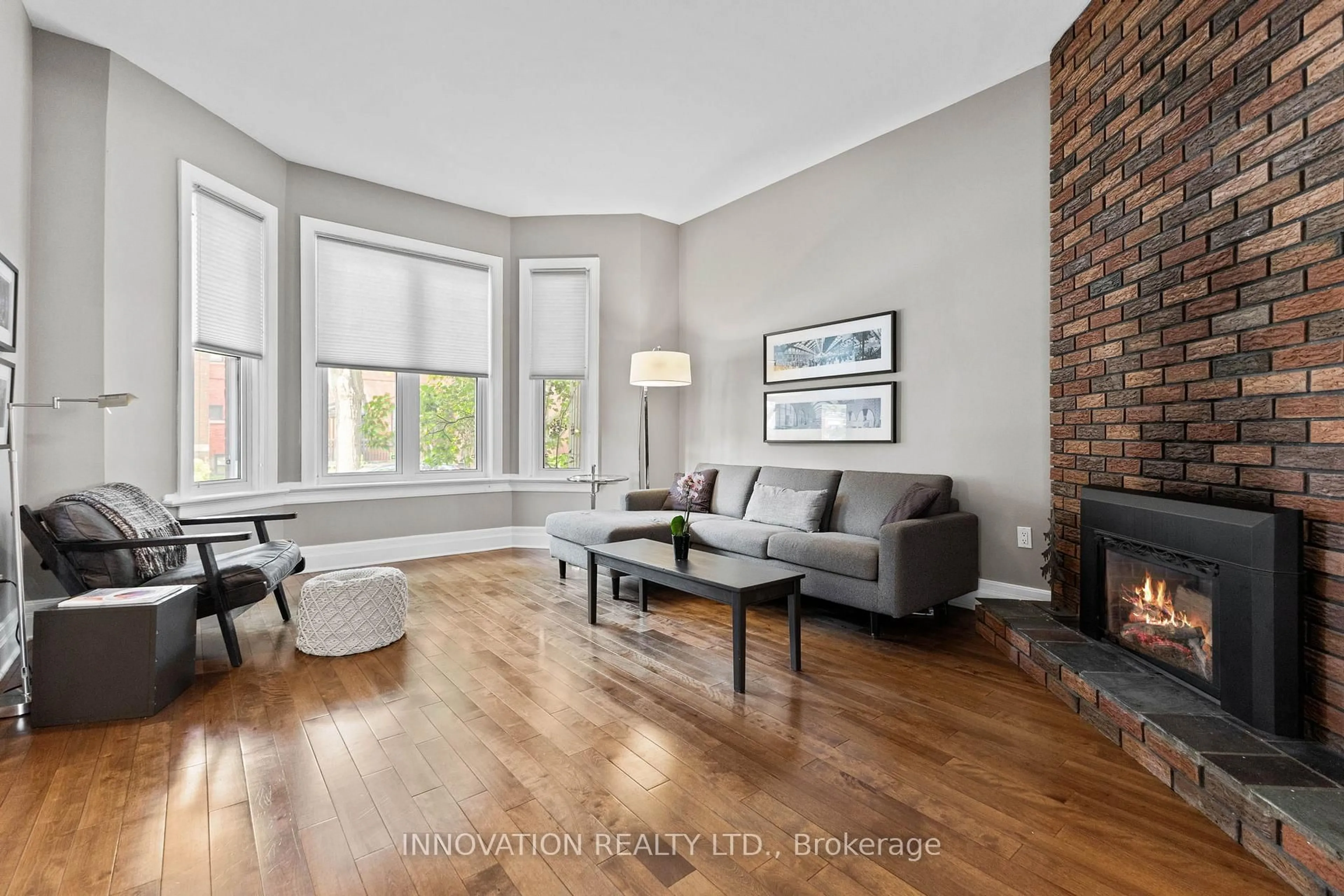Living room with furniture, wood/laminate floor for 576 MacLaren St, Ottawa Ontario K1R 5K9