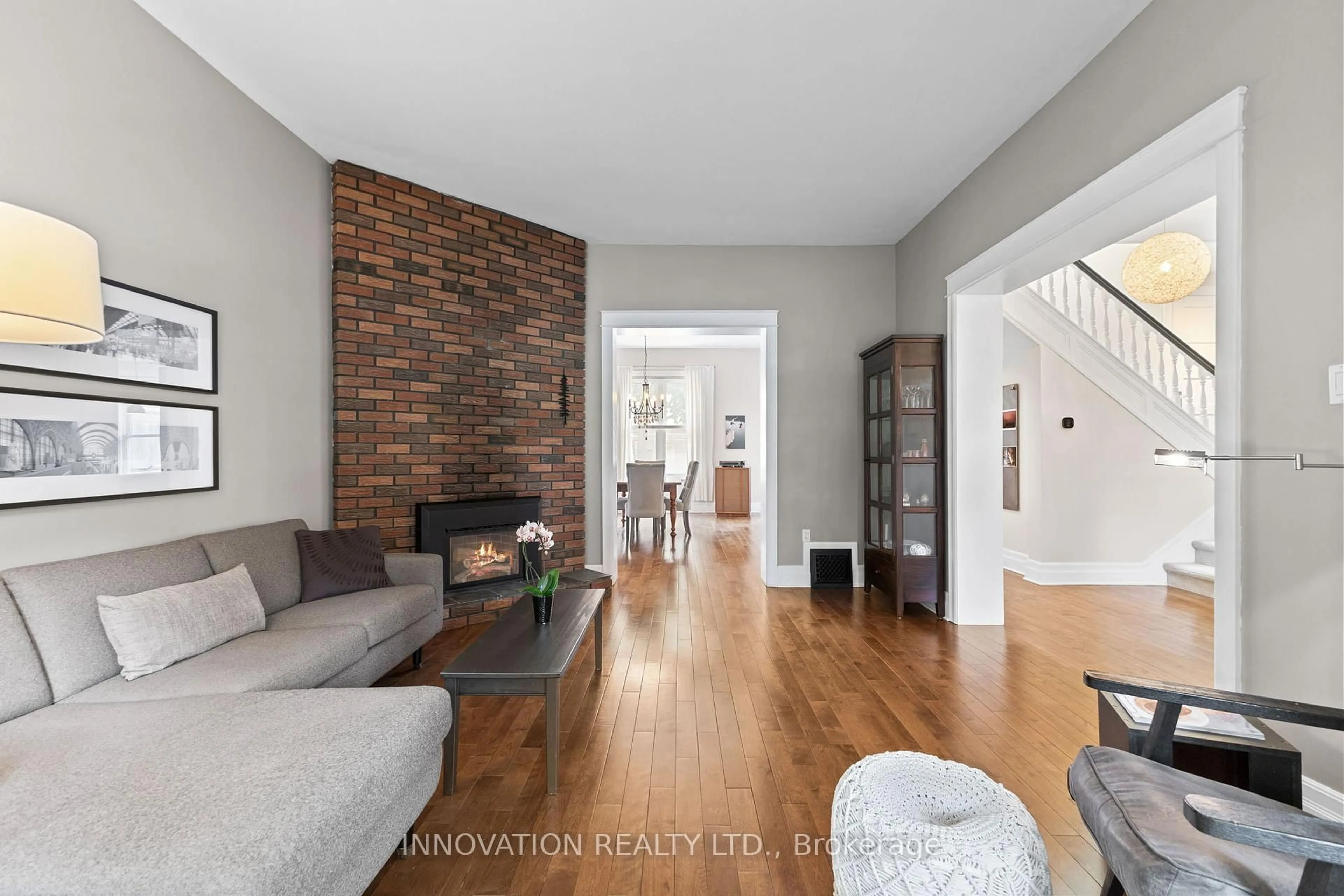 Living room with furniture, wood/laminate floor for 576 MacLaren St, Ottawa Ontario K1R 5K9