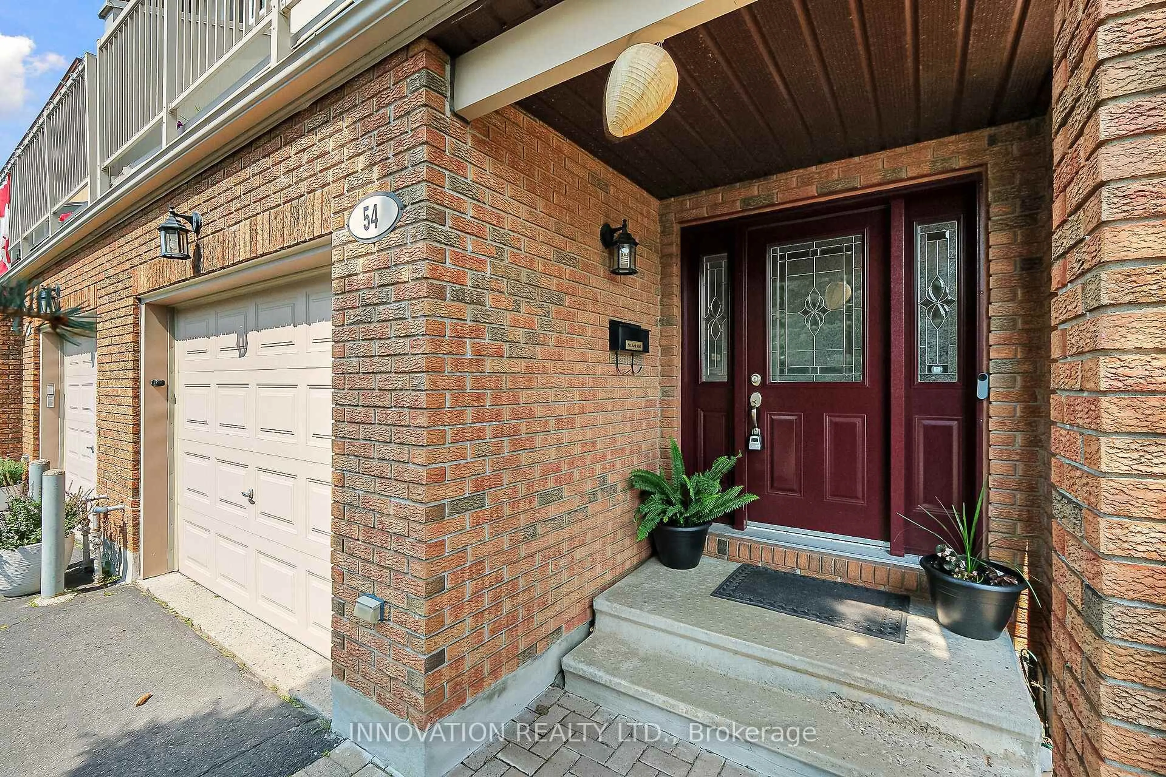 Indoor entryway for 54 Huntview Private #54, Ottawa Ontario K1V 0M5