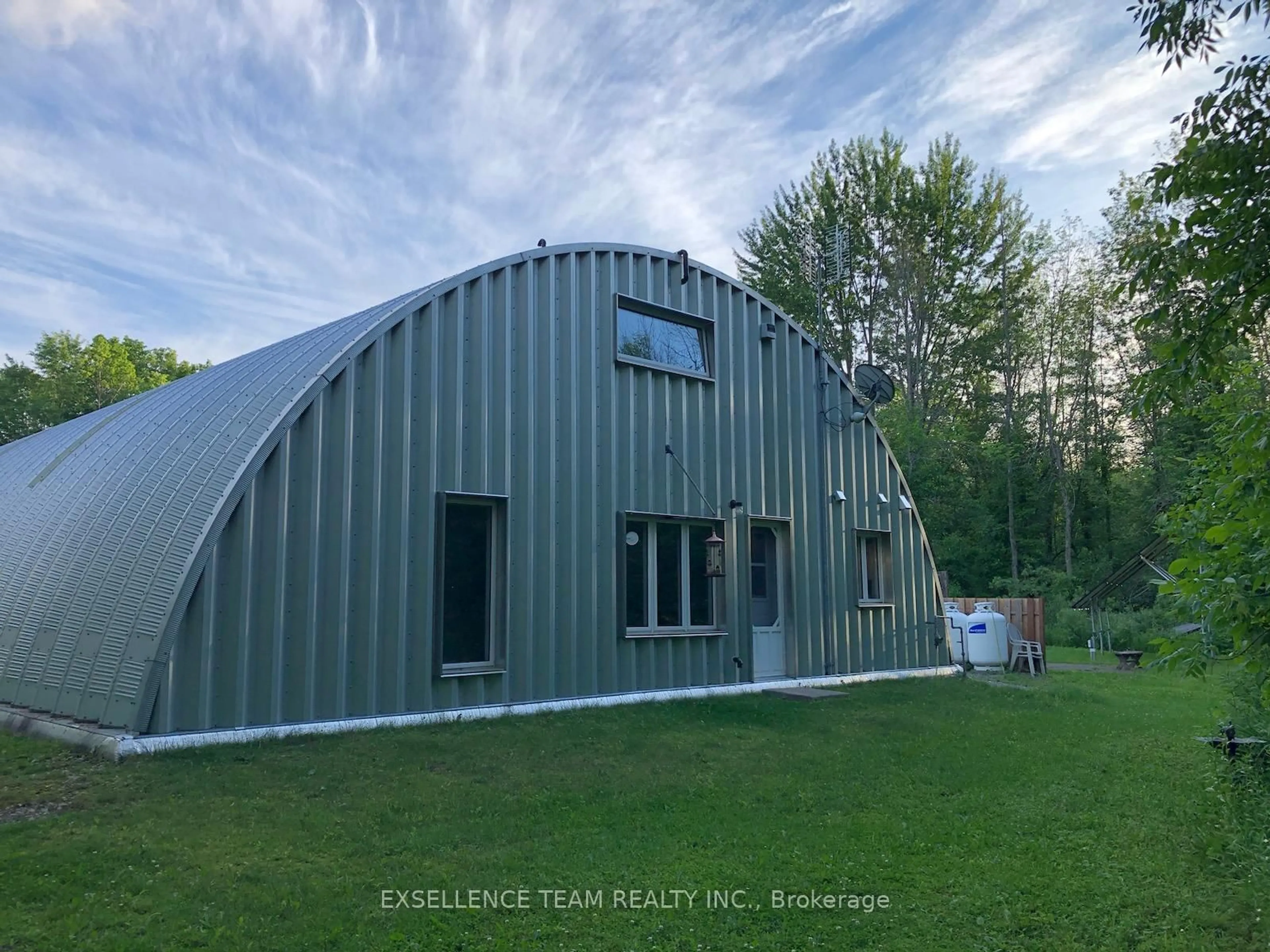 Home with vinyl exterior material, building for 2512 County Road 30 Rd, North Glengarry Ontario K0C 1A0