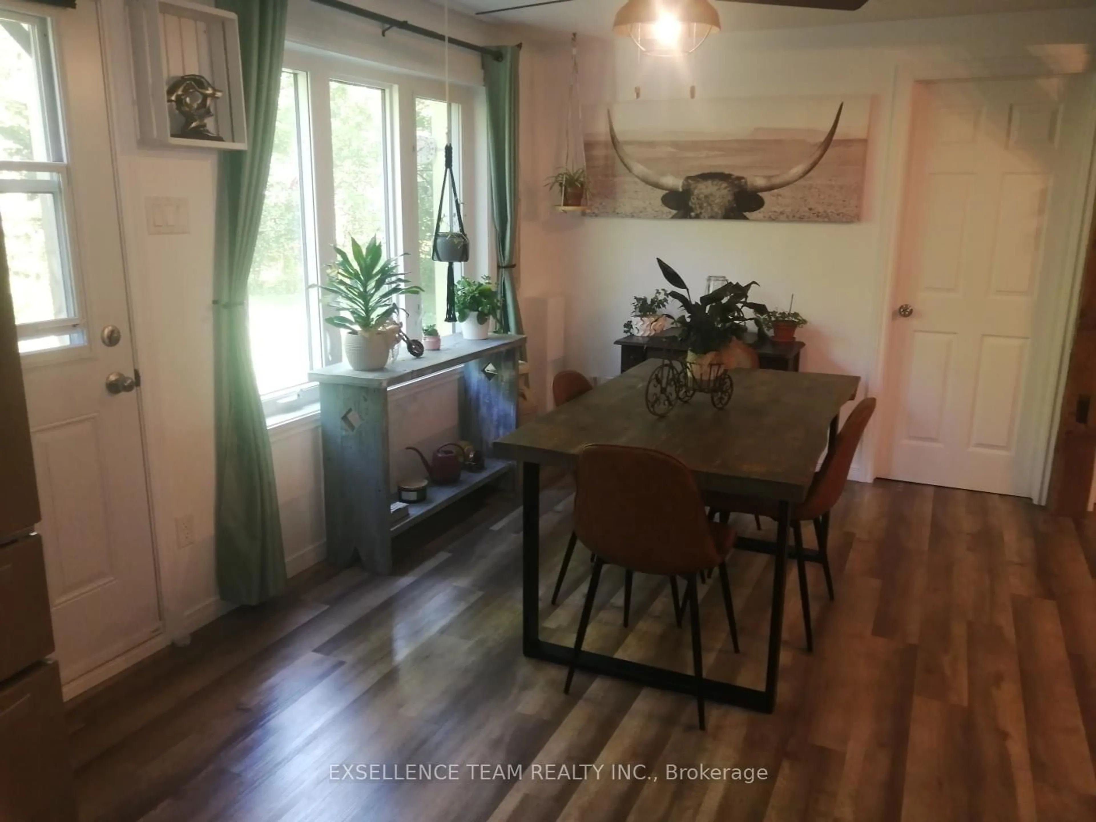 Dining room, wood/laminate floor for 2512 County Road 30 Rd, North Glengarry Ontario K0C 1A0