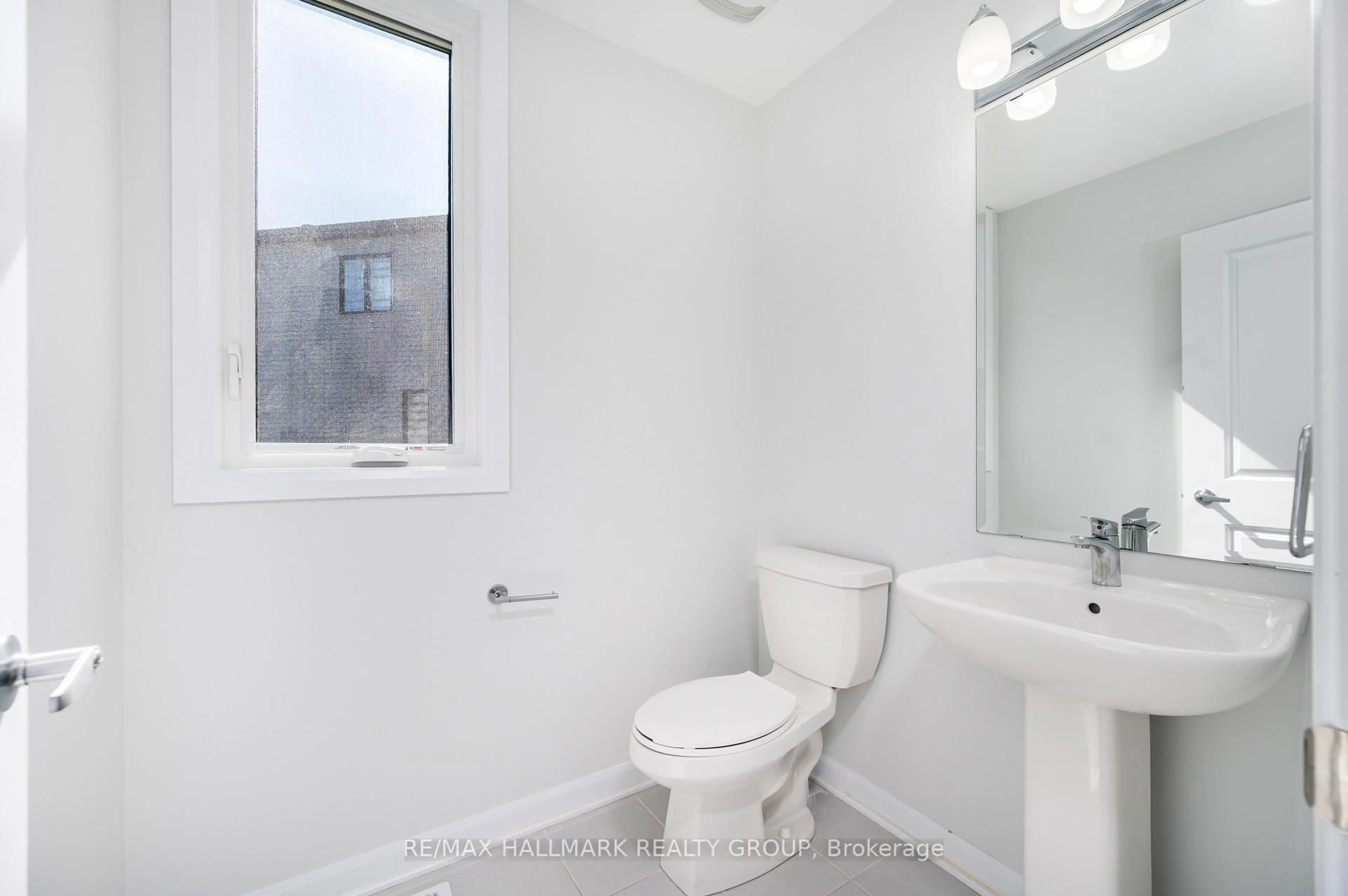 Standard bathroom, ceramic/tile floor for 315 Blossom Pass Terr, Ottawa Ontario K4A 5P1