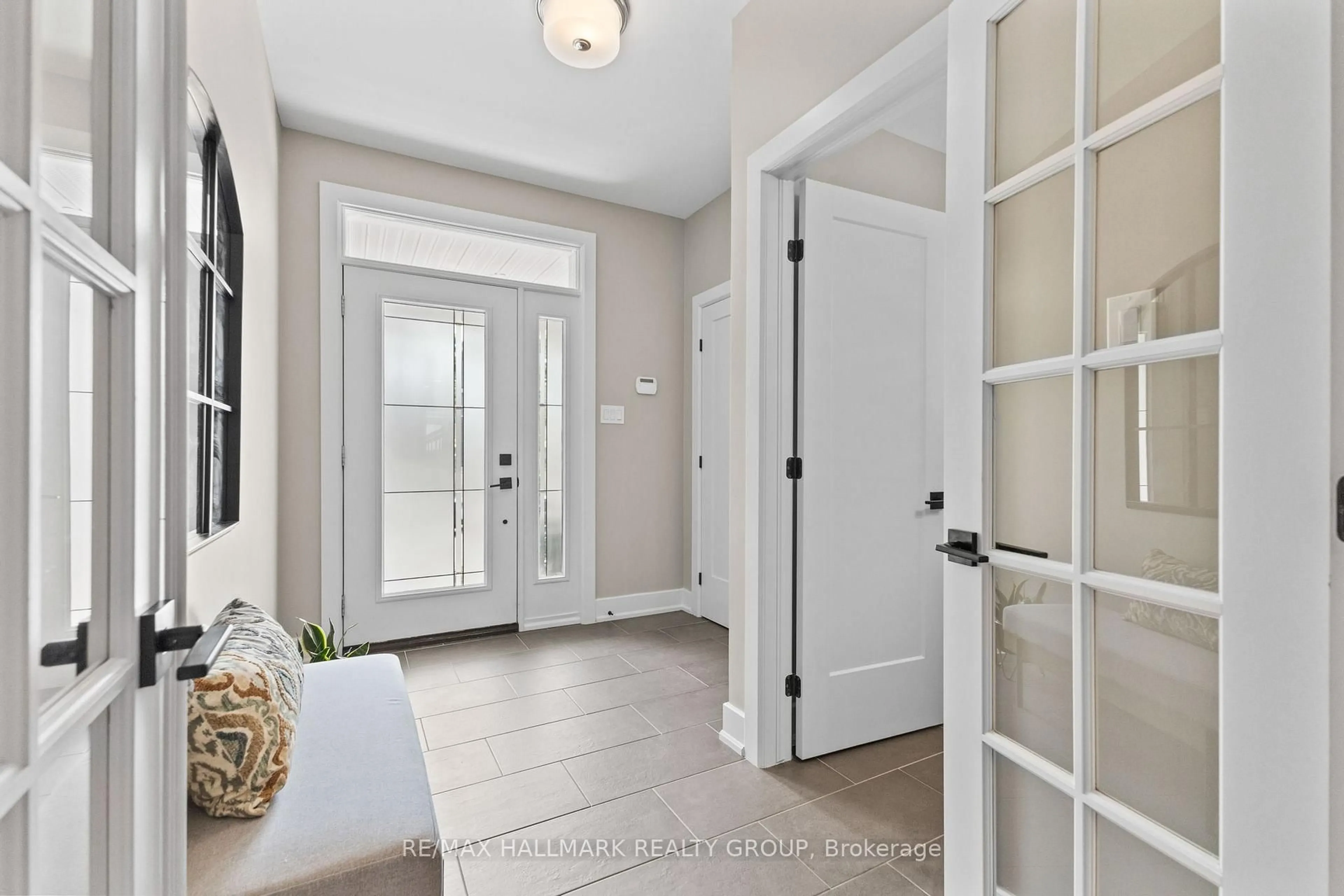 Indoor entryway for 134 Bonne Renommee Ave, Ottawa Ontario K4A 5J8