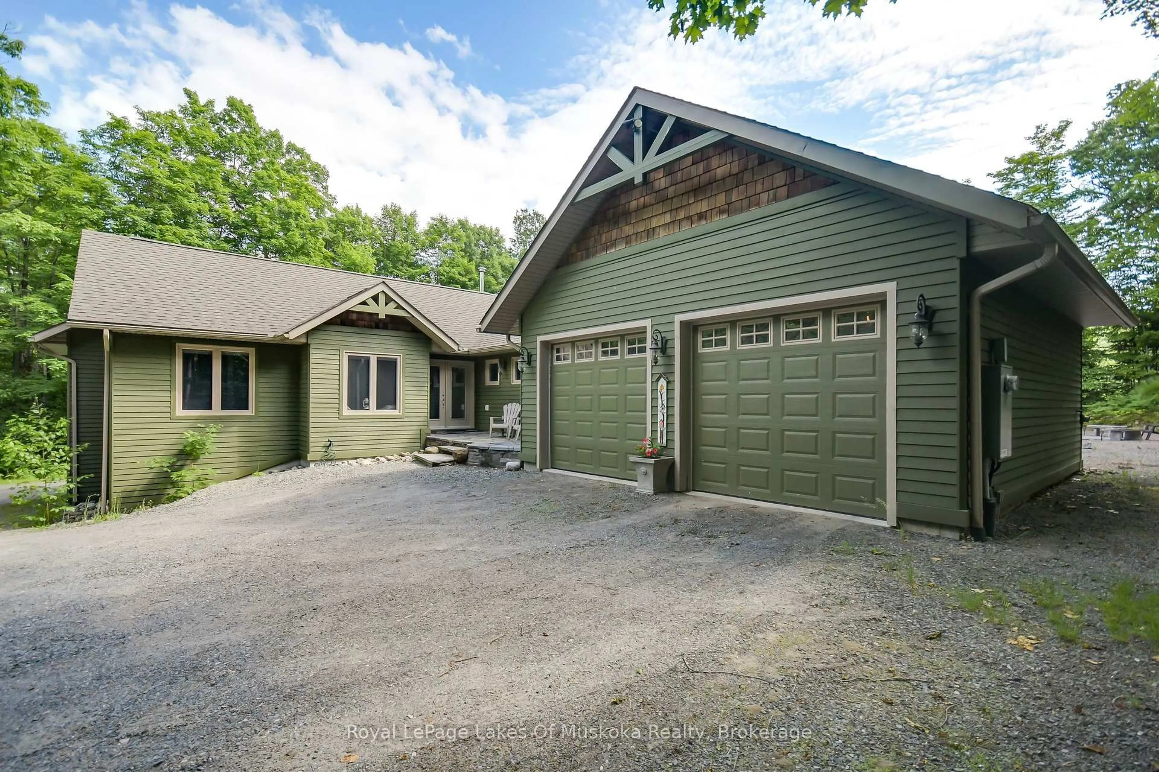 Indoor garage for 759 WILLIAMSPORT Rd, Huntsville Ontario P1H 2J4