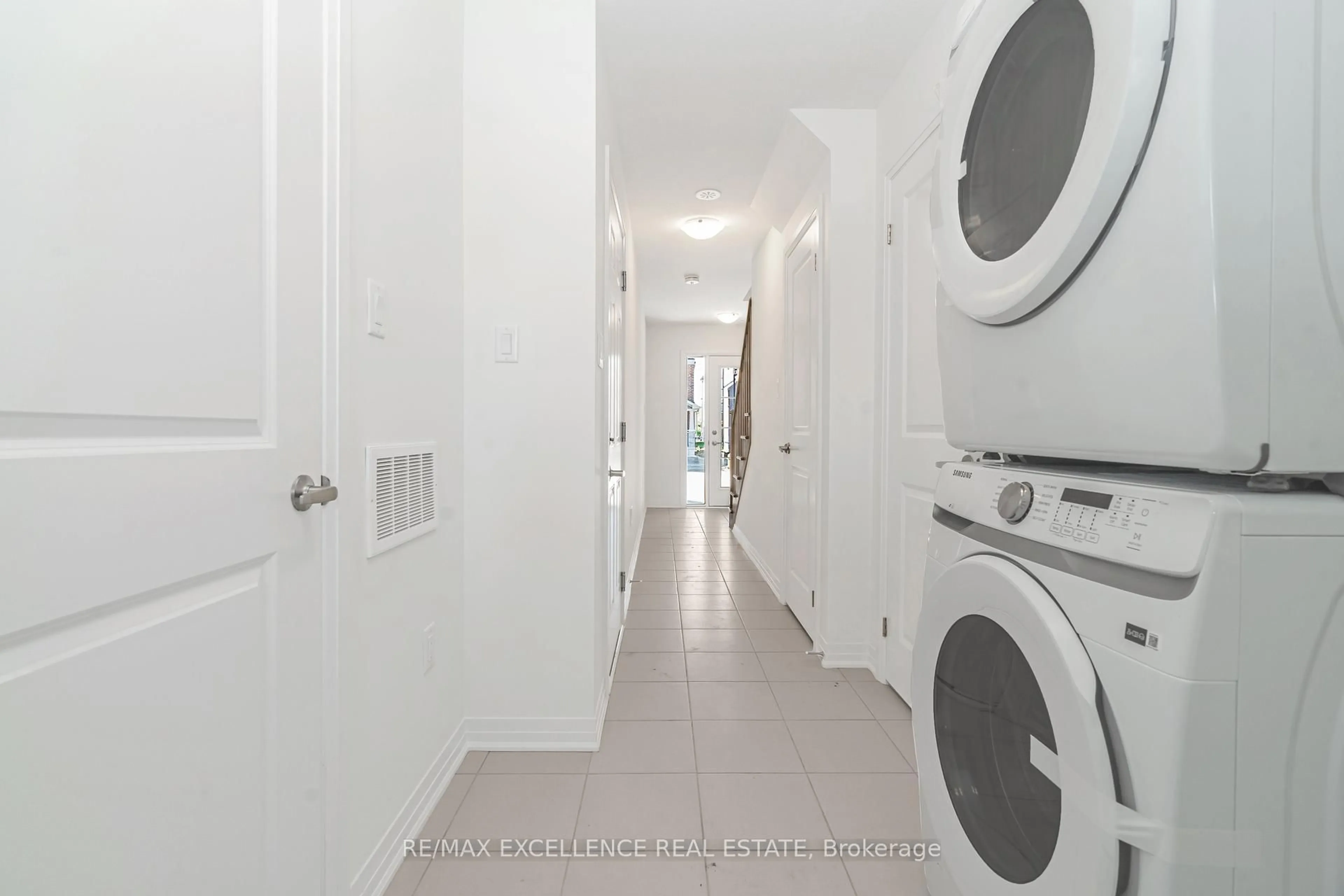 Laundry room for 12 Hine Rd Rd, Brantford Ontario N3T 0W4
