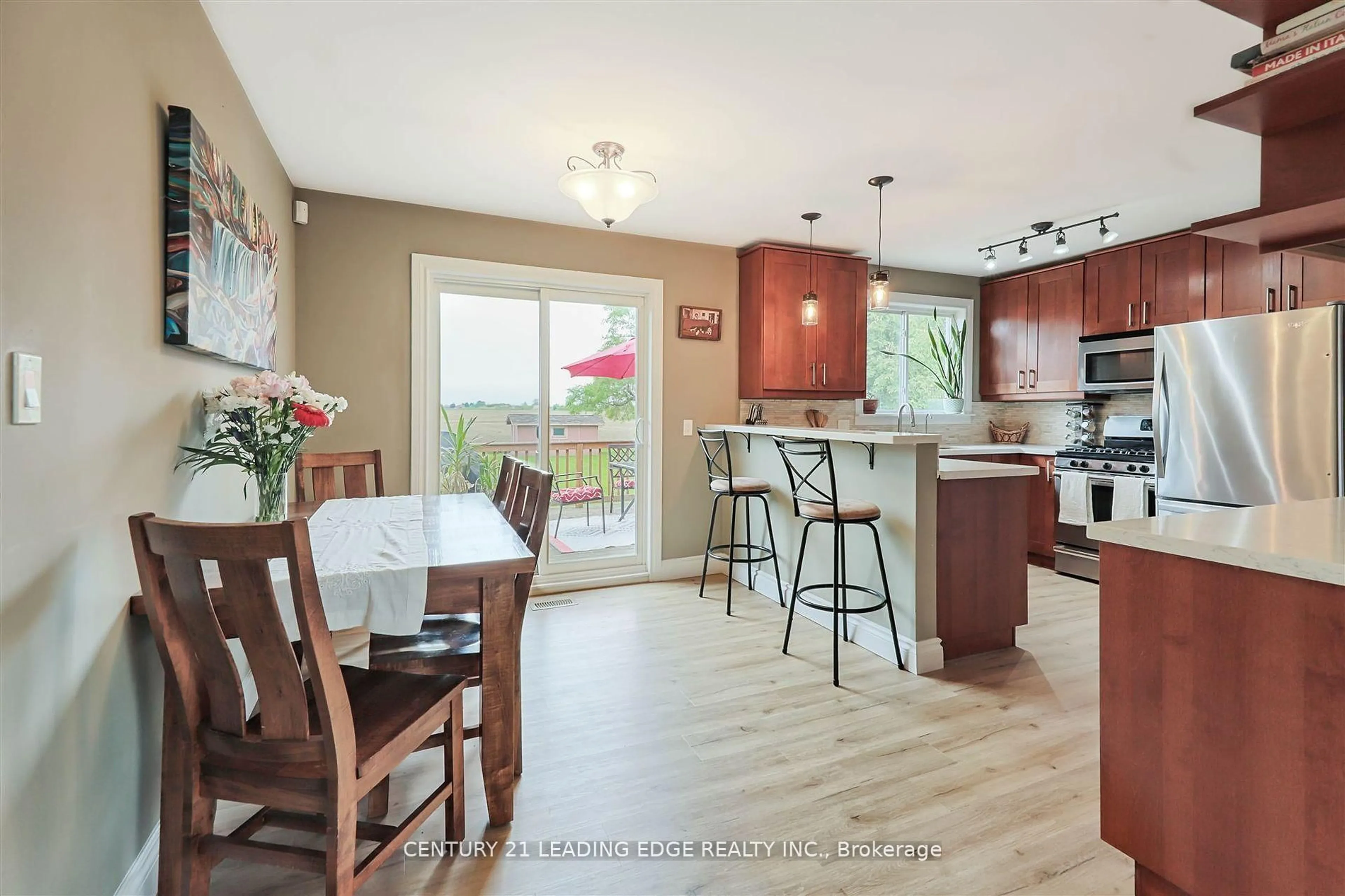 Open concept kitchen, wood/laminate floor for 8276 White Church Rd, Hamilton Ontario L0R 1W0