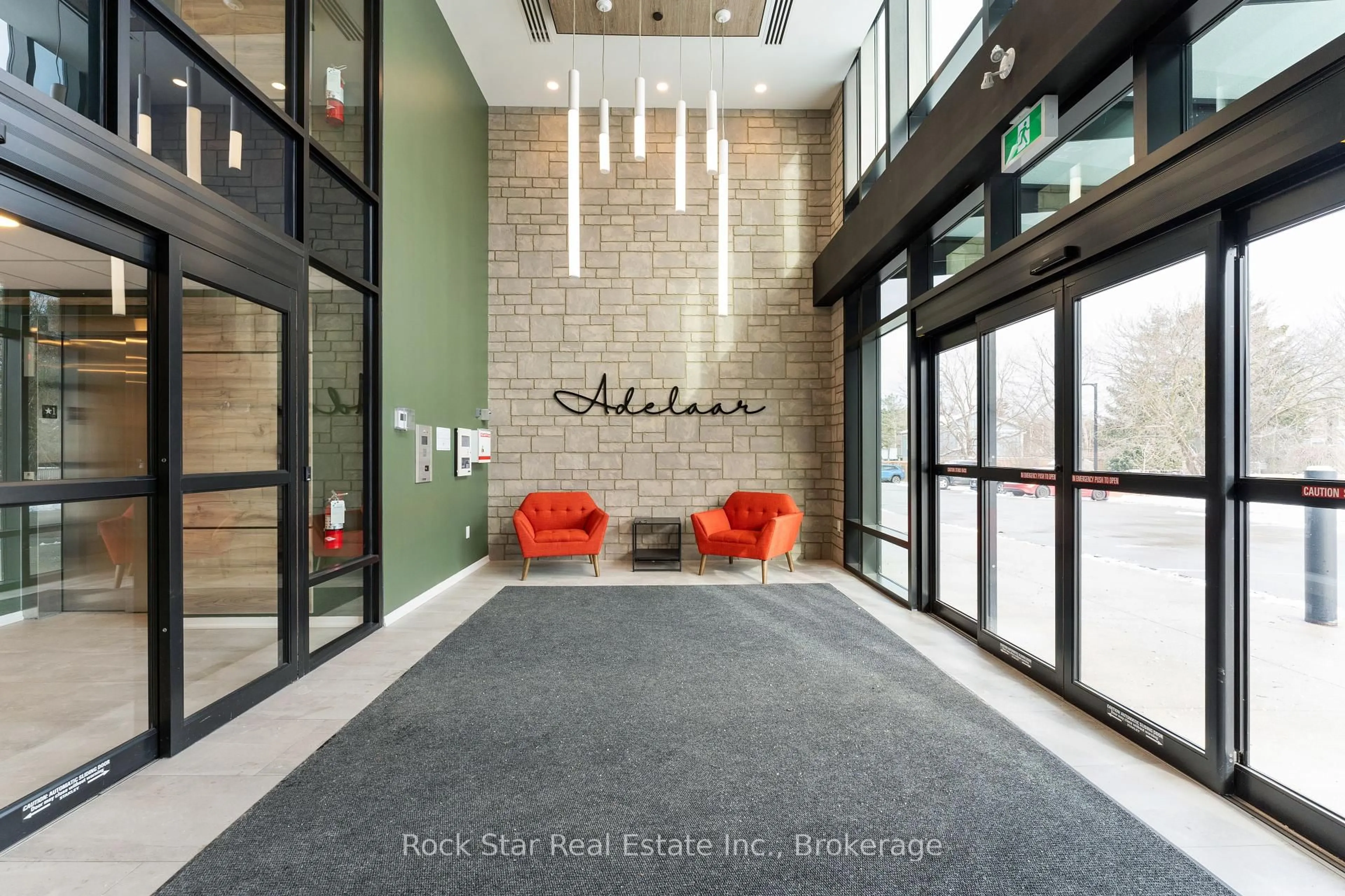 Indoor foyer for 3998 Victoria Ave, Lincoln Ontario L0R 2C0