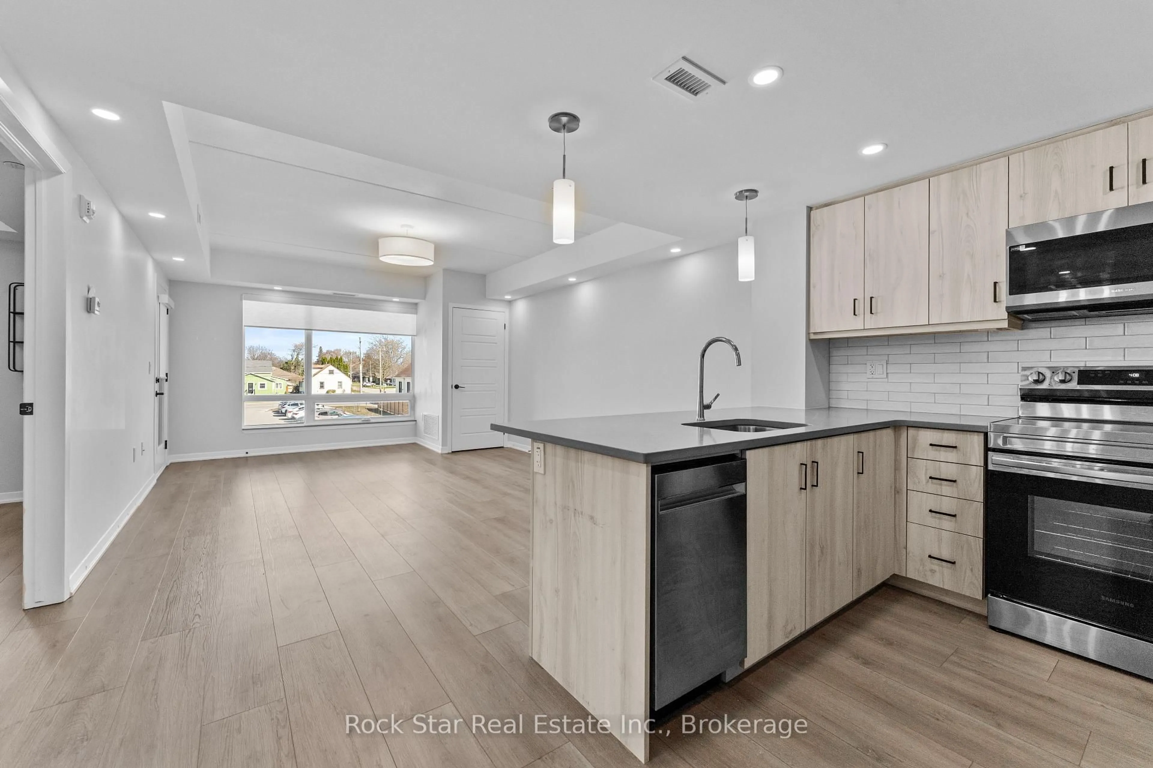 Open concept kitchen, unknown for 3998 Victoria Ave, Lincoln Ontario L0R 2C0